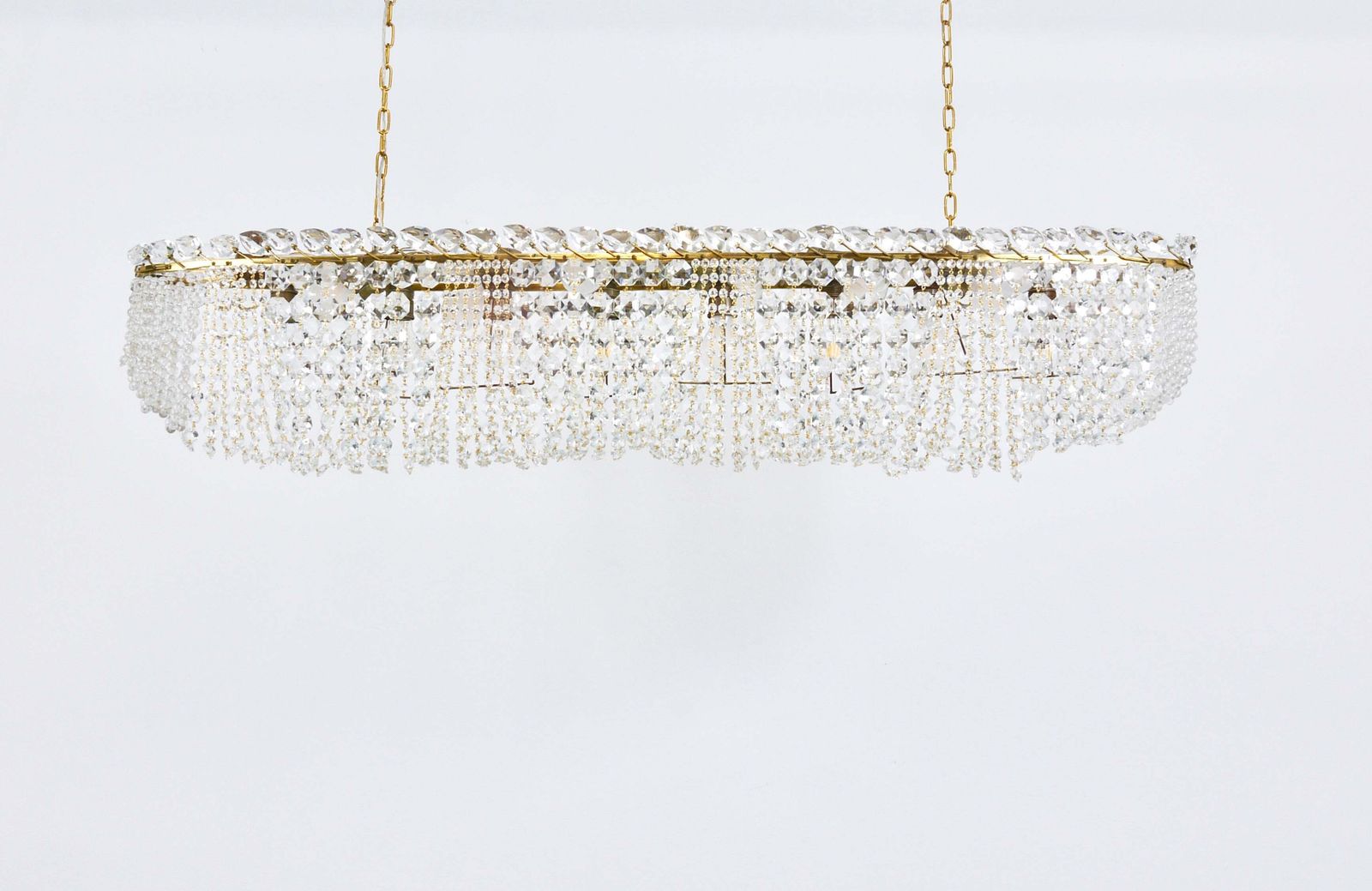 J.T. Kalmar Josef Frank 58" Zeppelin kristallen en messing hanglamp, Wenen, ca. jaren 1950 photo vinterior