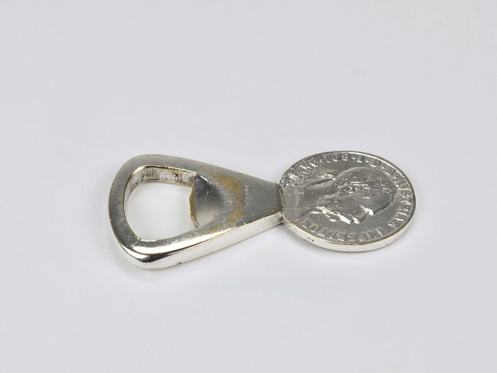 Carl Auböck Verzilverde Messing Flessenopener, Habsburg 2 Florin Munt, Oostenrijk 1950 photo vinterior