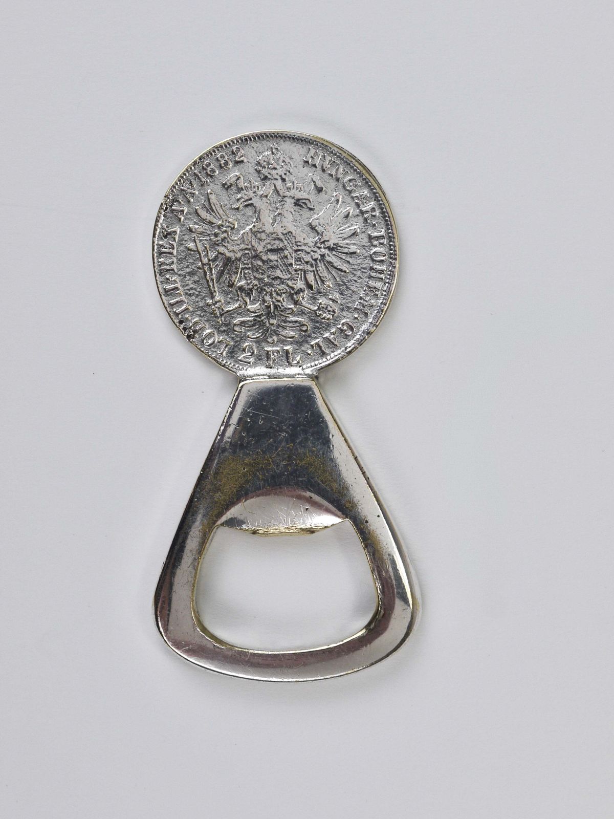 photo for sale Carl Auböck Verzilverde Messing Flessenopener, Habsburg 2 Florin Munt, Oostenrijk 1950