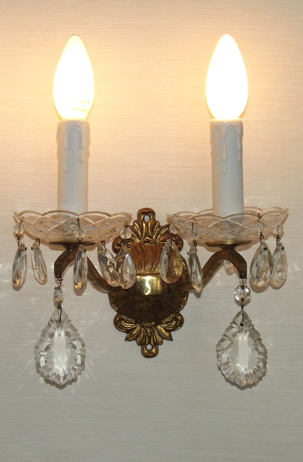 photo vintage Pair French Vintage Brass Crystal Double Wall Lights With Cut Glass Bobeches