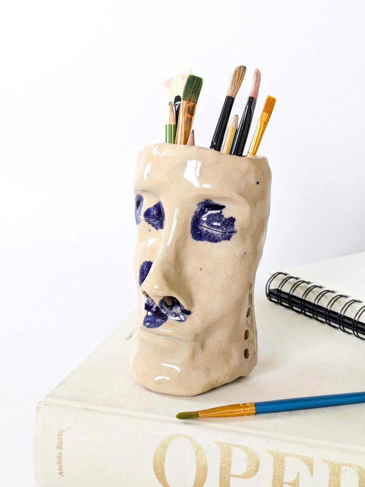 Vintage Studio Pottery Gezichtsmasker Wandhanger Vaas Sculptuur of Pennenhouder, Gesigneerd door Kunstenaar photo furniture