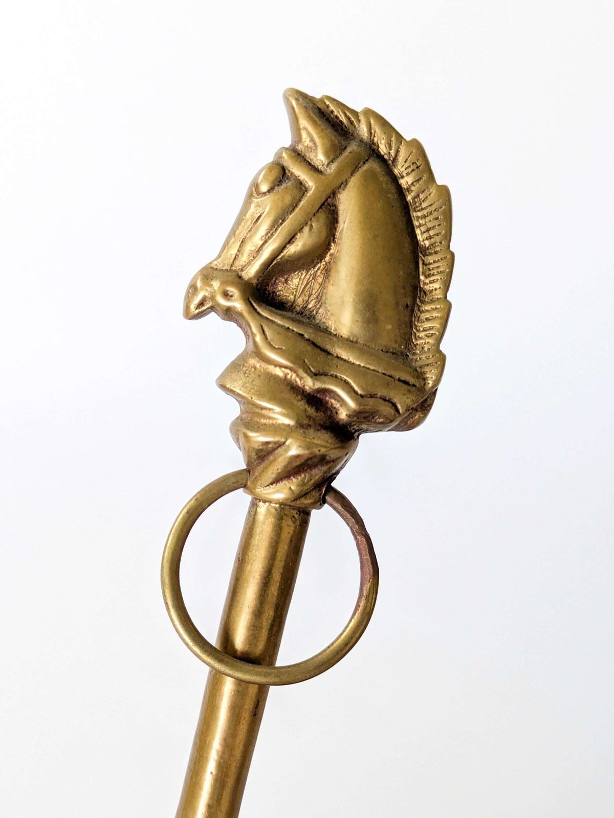 photo for sale Vintage schoenlepel van massief messing met paardenhoofd en handgreep, equestrian entreehal decoratie