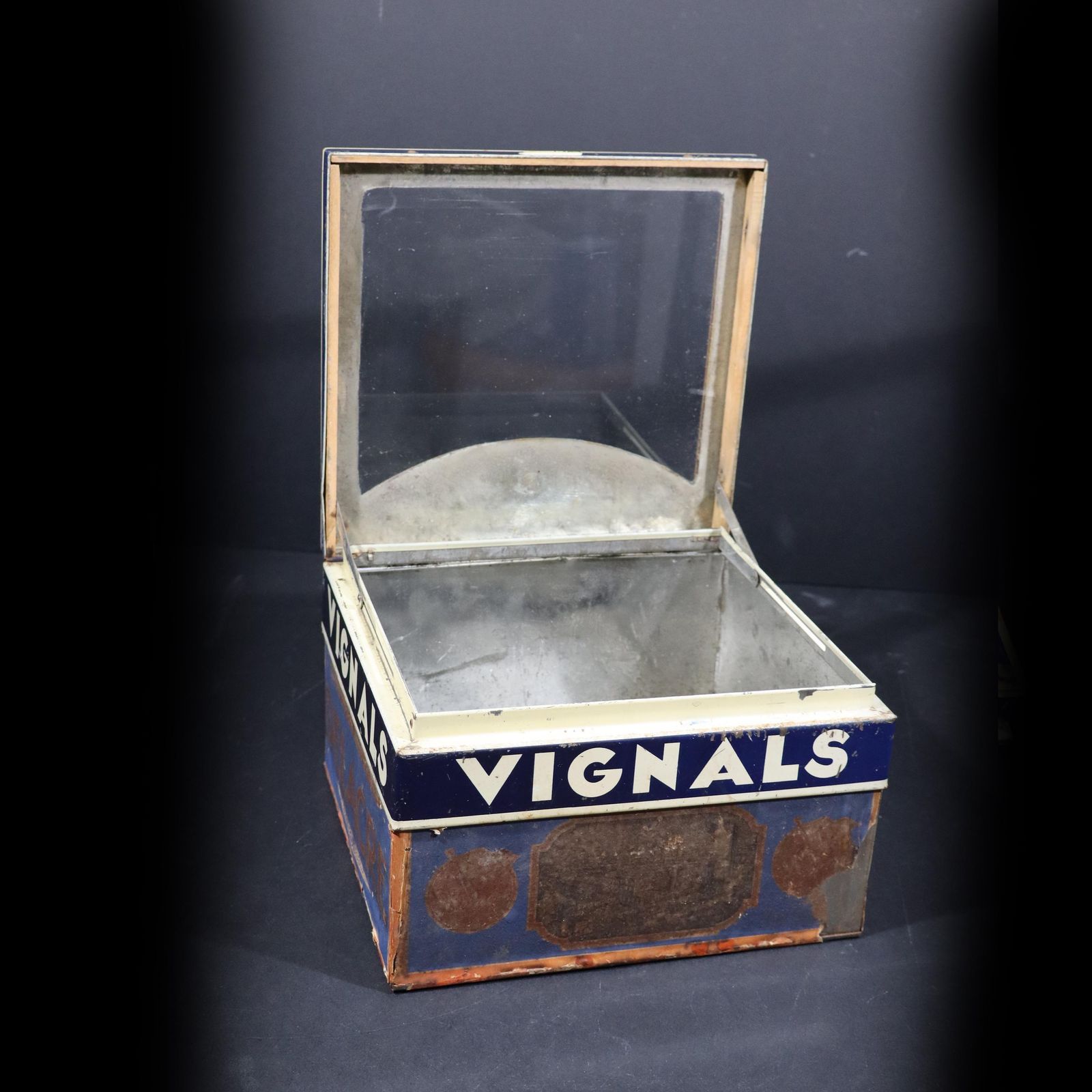Antieke Franse reclamedoos van blik met venster, Vignals Biscuit photo Woonaccessoires
