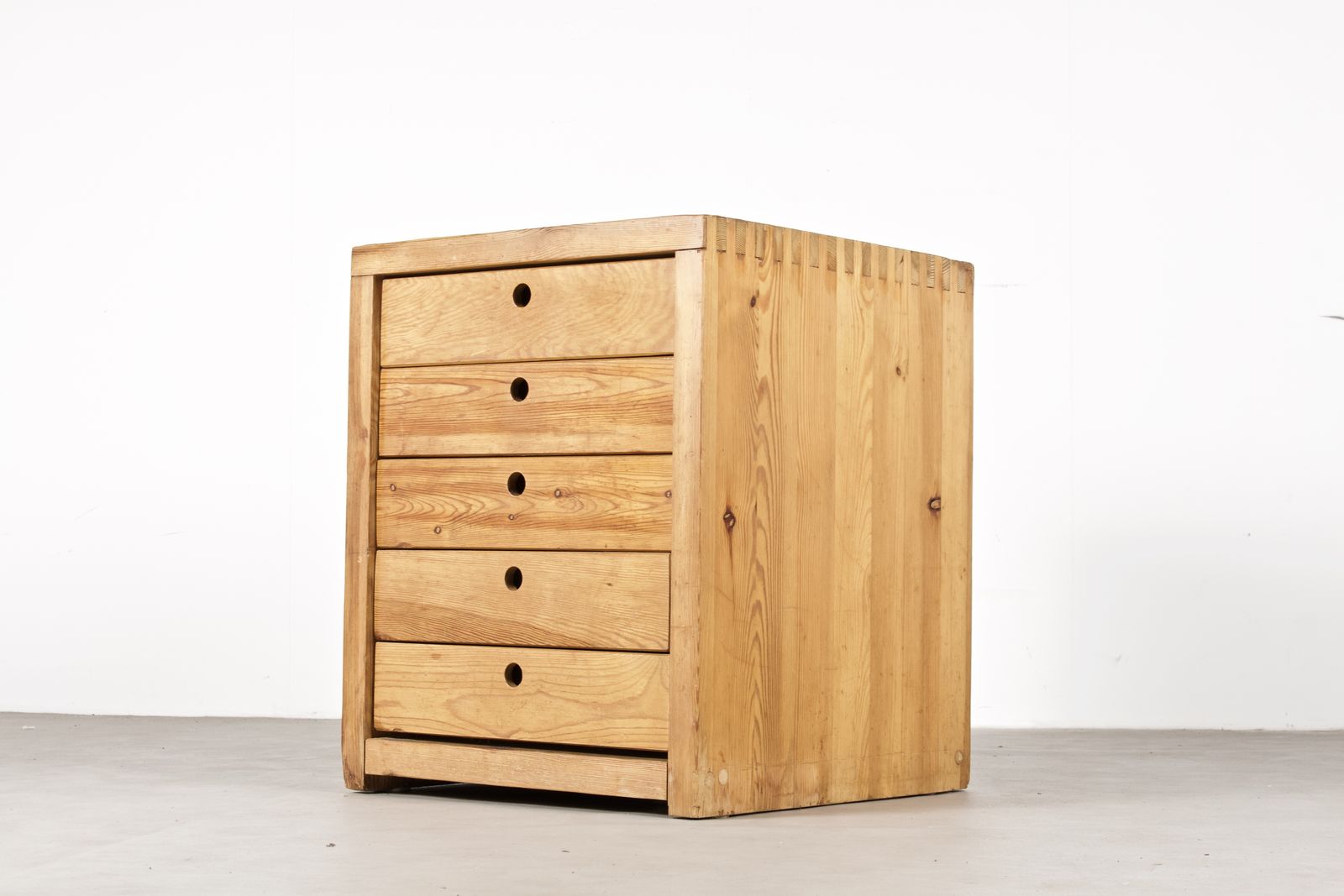 Vintage massief grenen kast van Ate Van Apeldoorn voor Houtwerk Hattem, Nederland, ca. jaren 1960 photo furniture