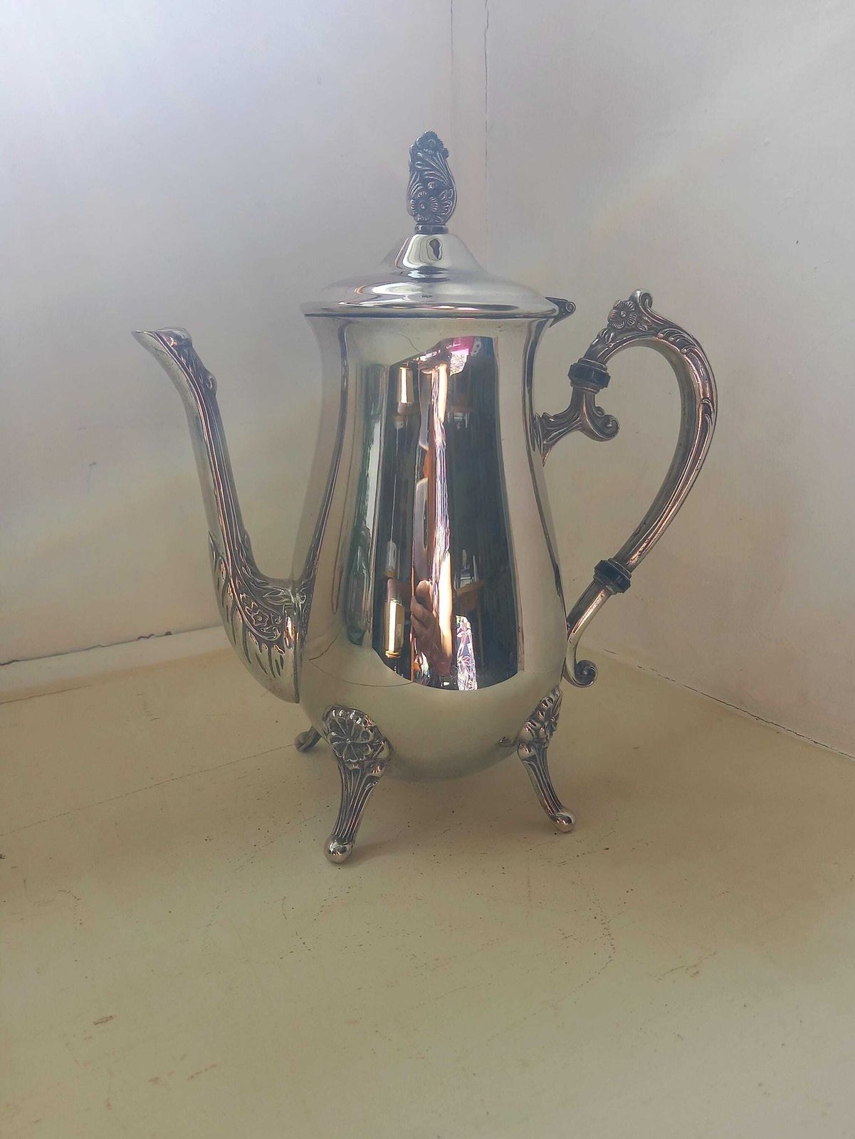 Cafetière en métal argenté, art de la table hôtelier, France photo 121.0