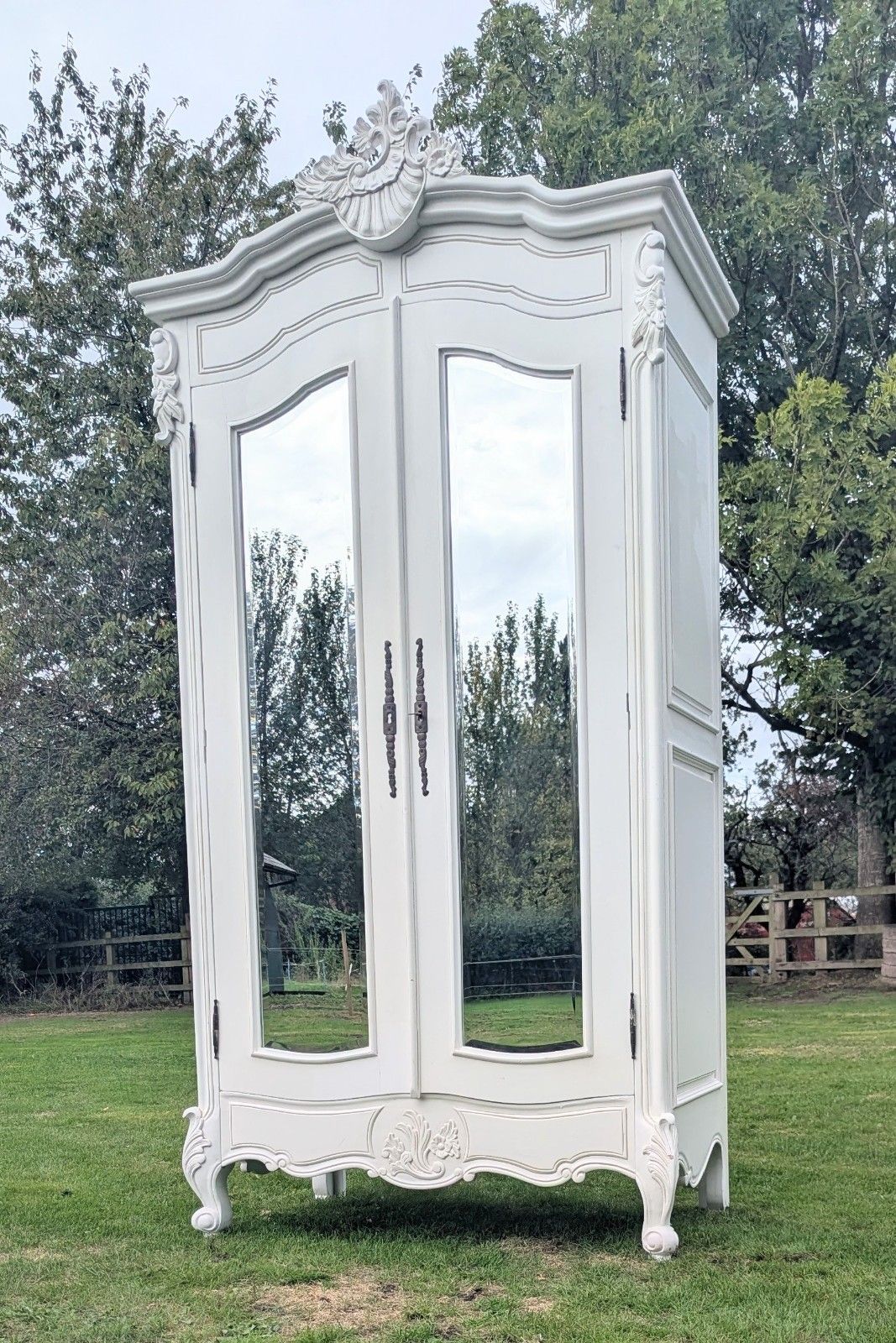 Armoire française peinte, livraison disponible 0373 photo furniture