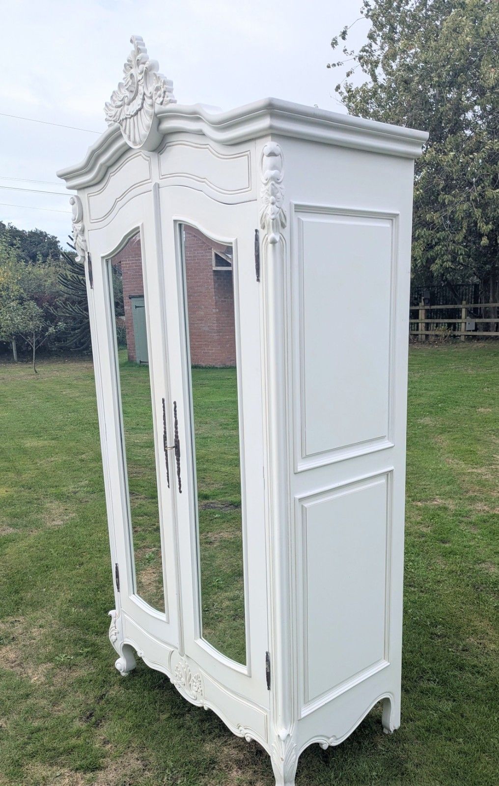photo for sale Armoire française peinte, livraison disponible 0373