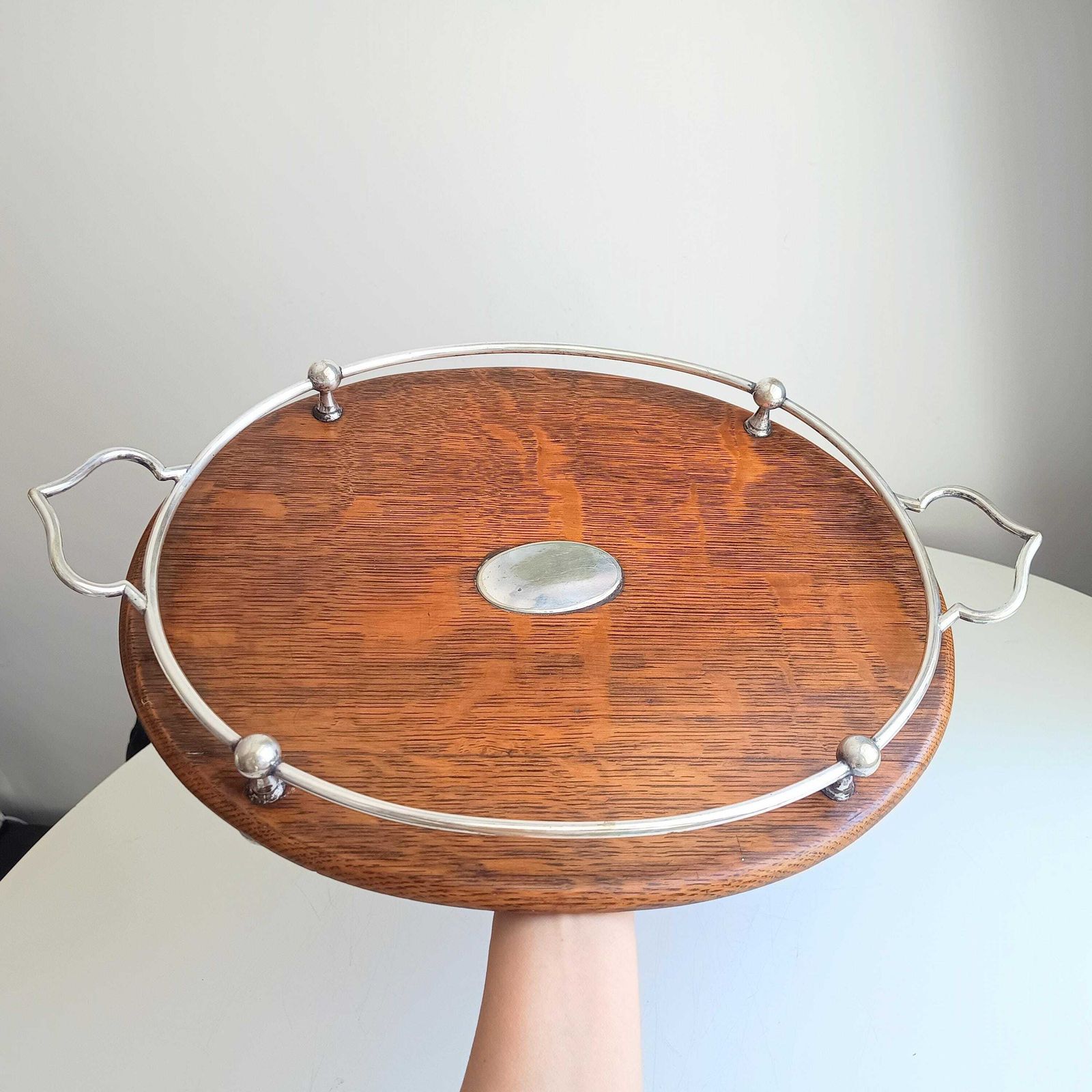 Antiek Victoriaans eiken dienblad met verzilverd metaal, scheepsstijl, bal- en railing galerij, bun feet photo 175.0