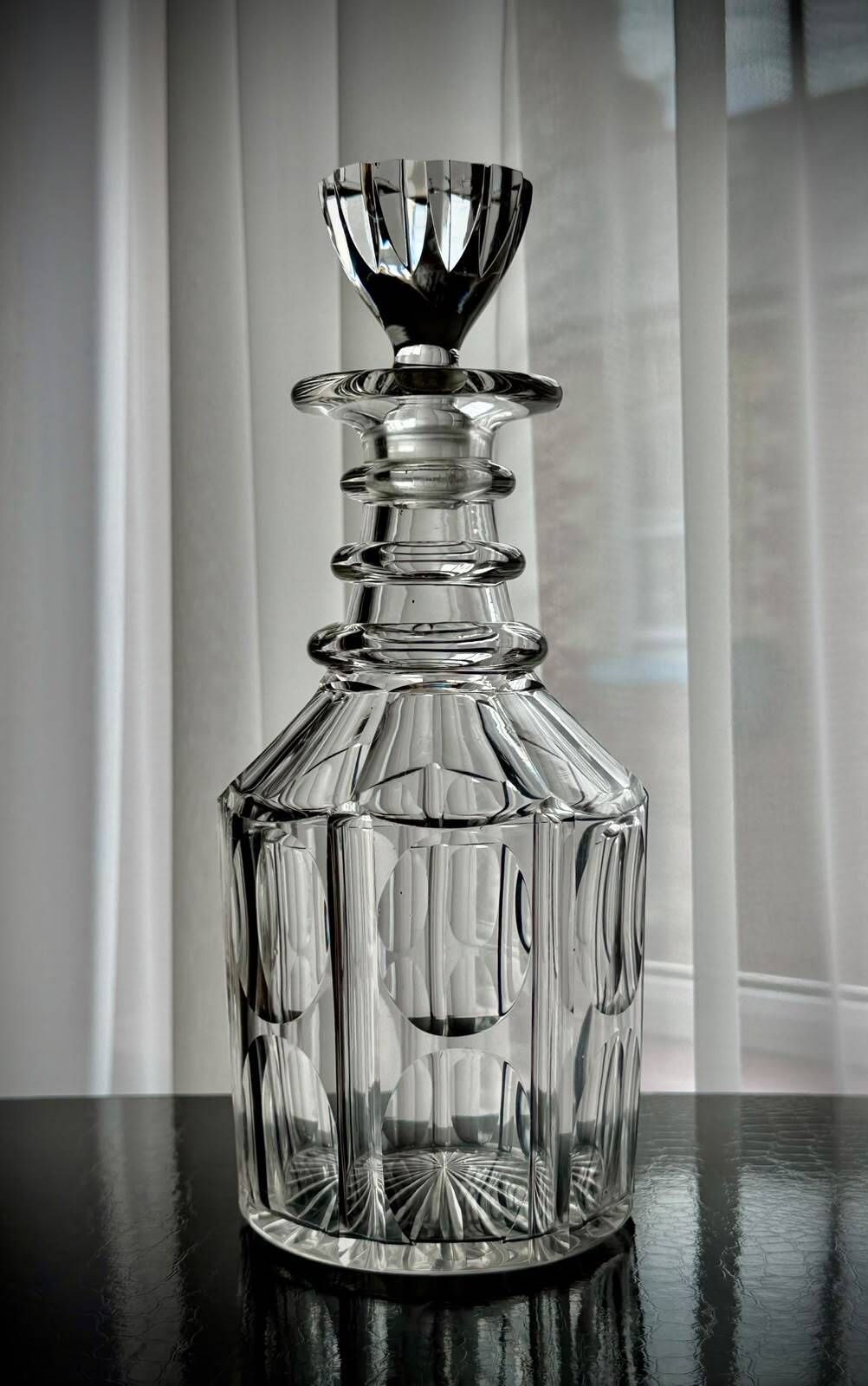 photo furniture Georgische loodkristallen karaf met drievoudige halsringen, Engeland, ca. 1820