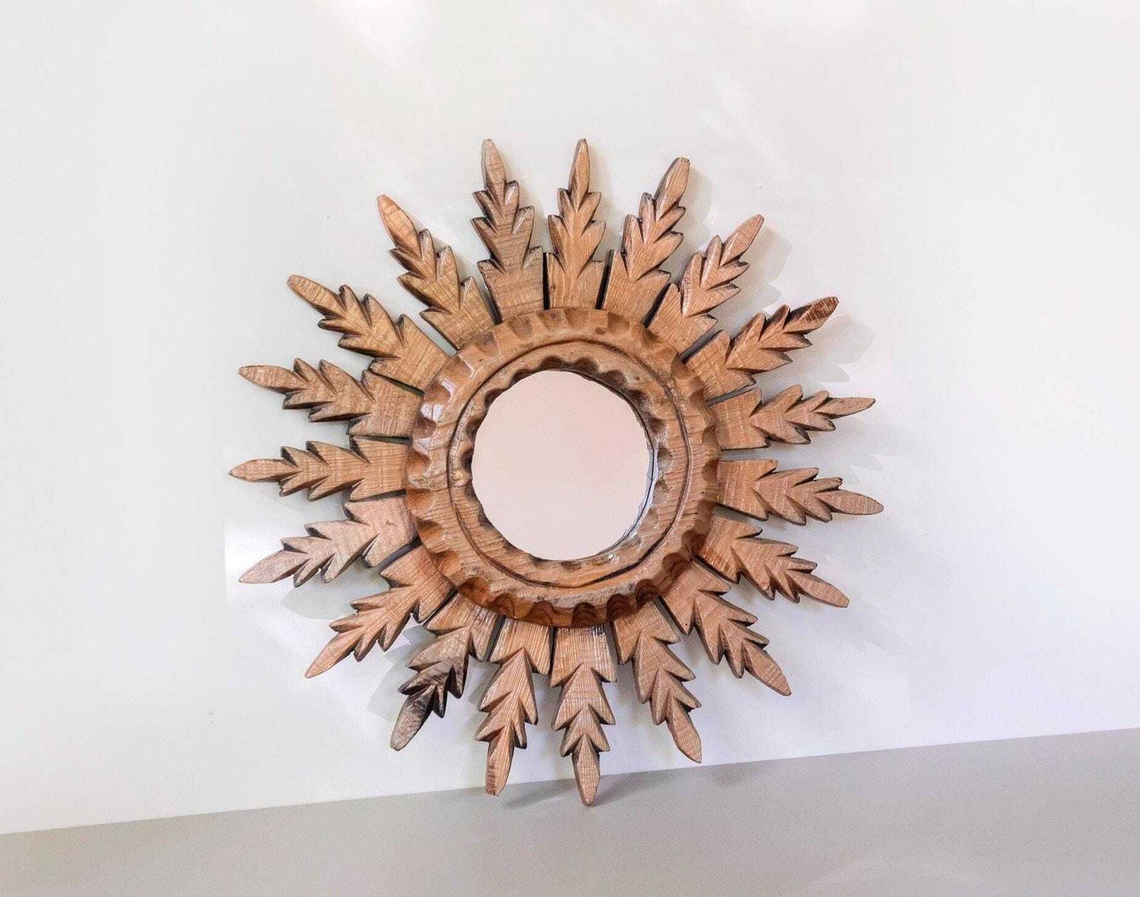 Vintage houten sunburst spiegel, gesneden bladeren wandspiegel, Hollywood Regency sunburst wanddecoratie