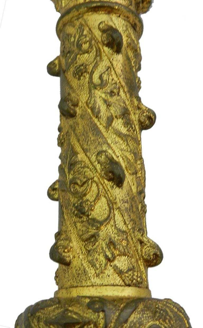 Lampe de table bougeoir d'église en ormolu, style ecclésiastique Belle Époque, XIXe siècle photo Luminaires