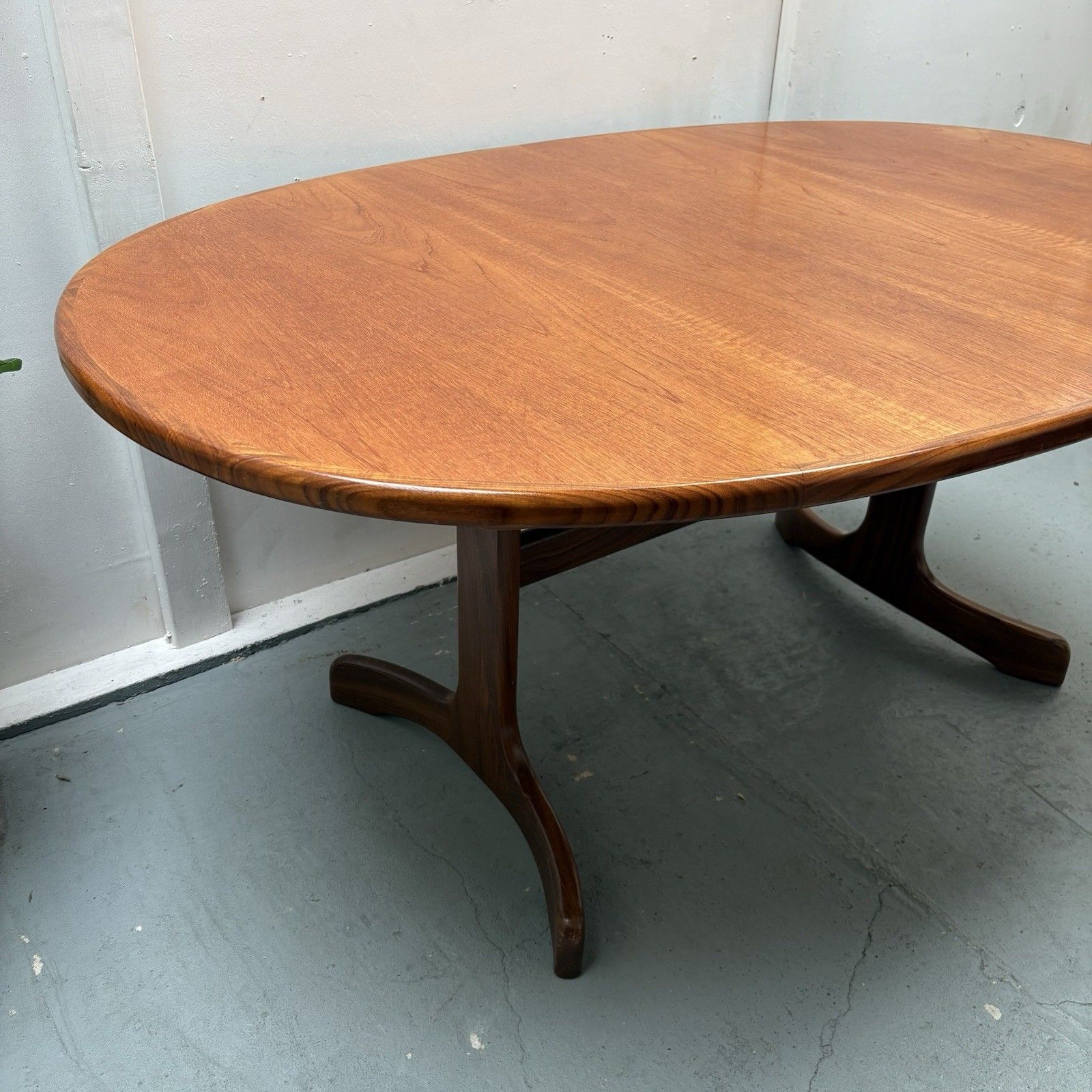 Midcentury G Plan “Fresco” Oval Extending Teak Whale Tail Dining Table C.1960s photo furniture