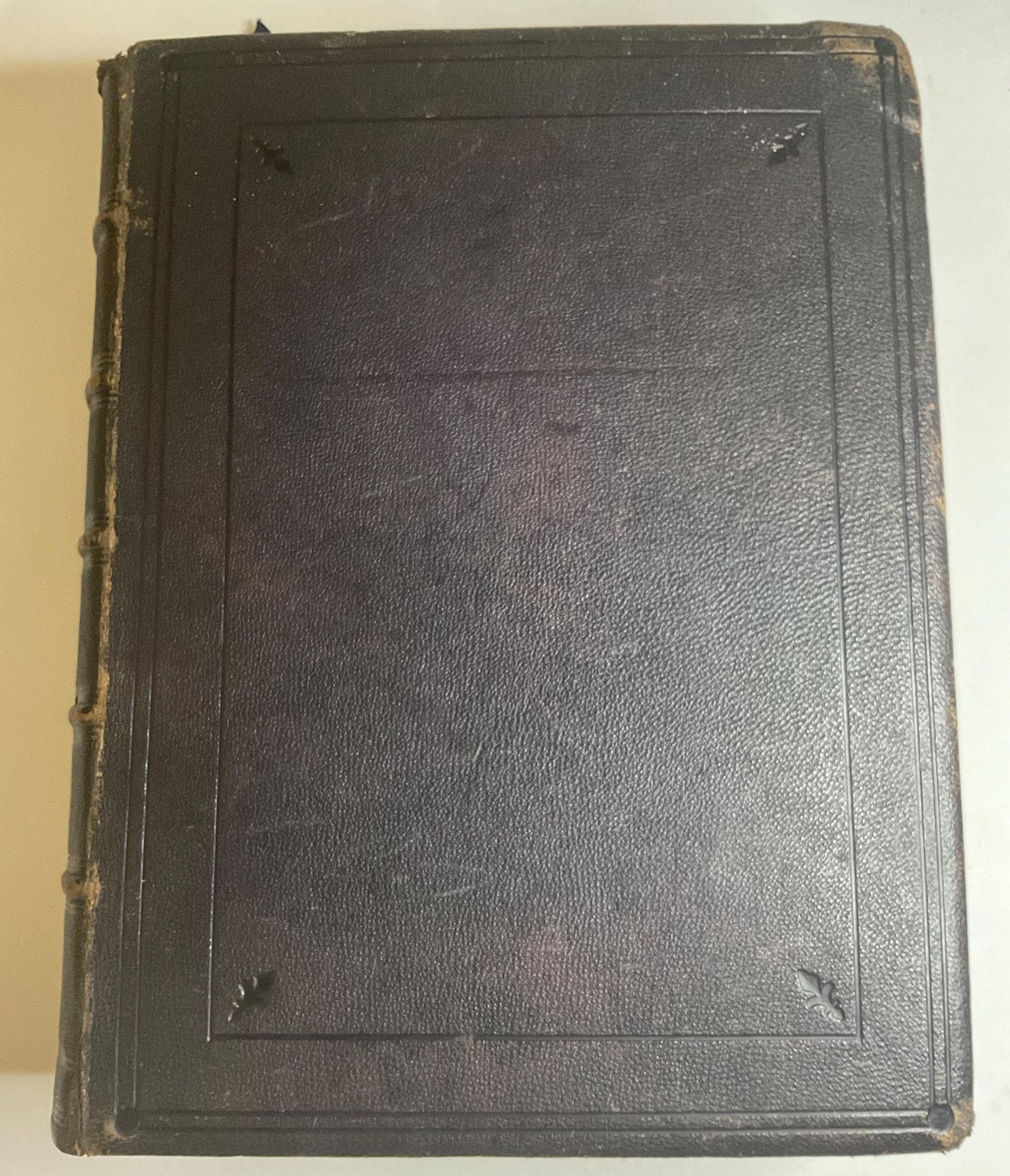 Cobbin's Domestic Bible, geïllustreerde erfgoededitie, midden 19e eeuw photo furniture