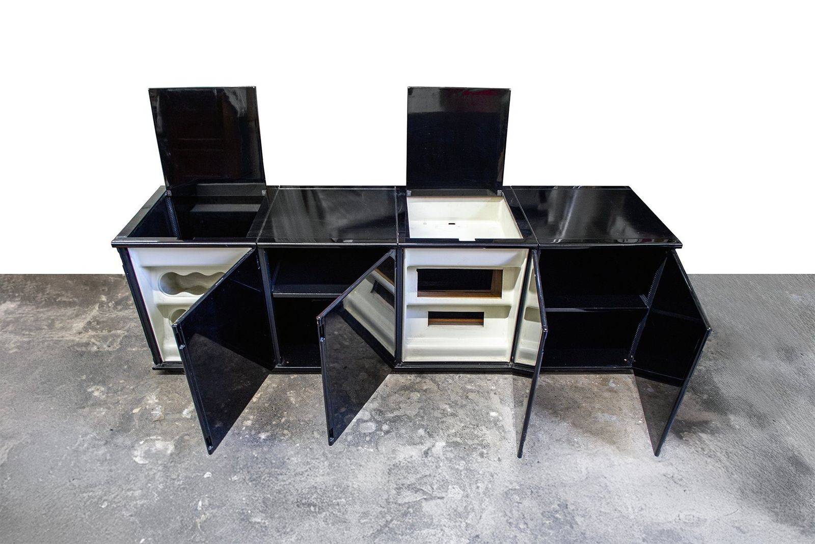Italiaans Larco dressoir in zwart gelakt hout door Gianfranco Frattini voor Molteni, jaren 1970 photo for sale