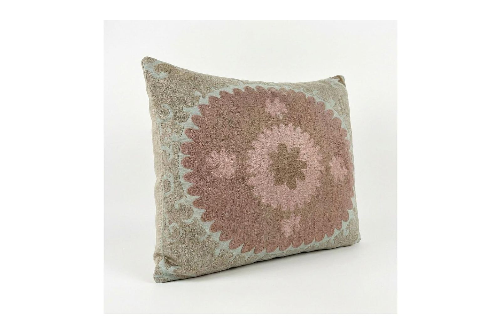 Housse de coussin Suzani florale 56 x 69 cm photo furniture