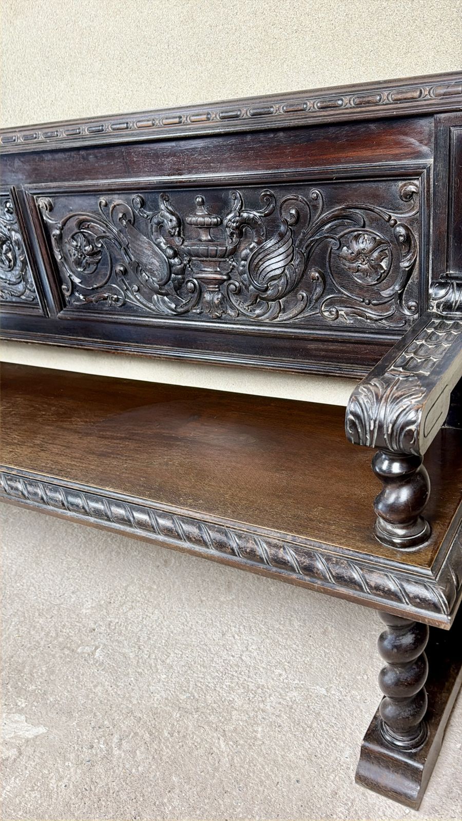 Spanish Carved Wood Bench With Barley Twist Legs, 20th Century photo vinterior