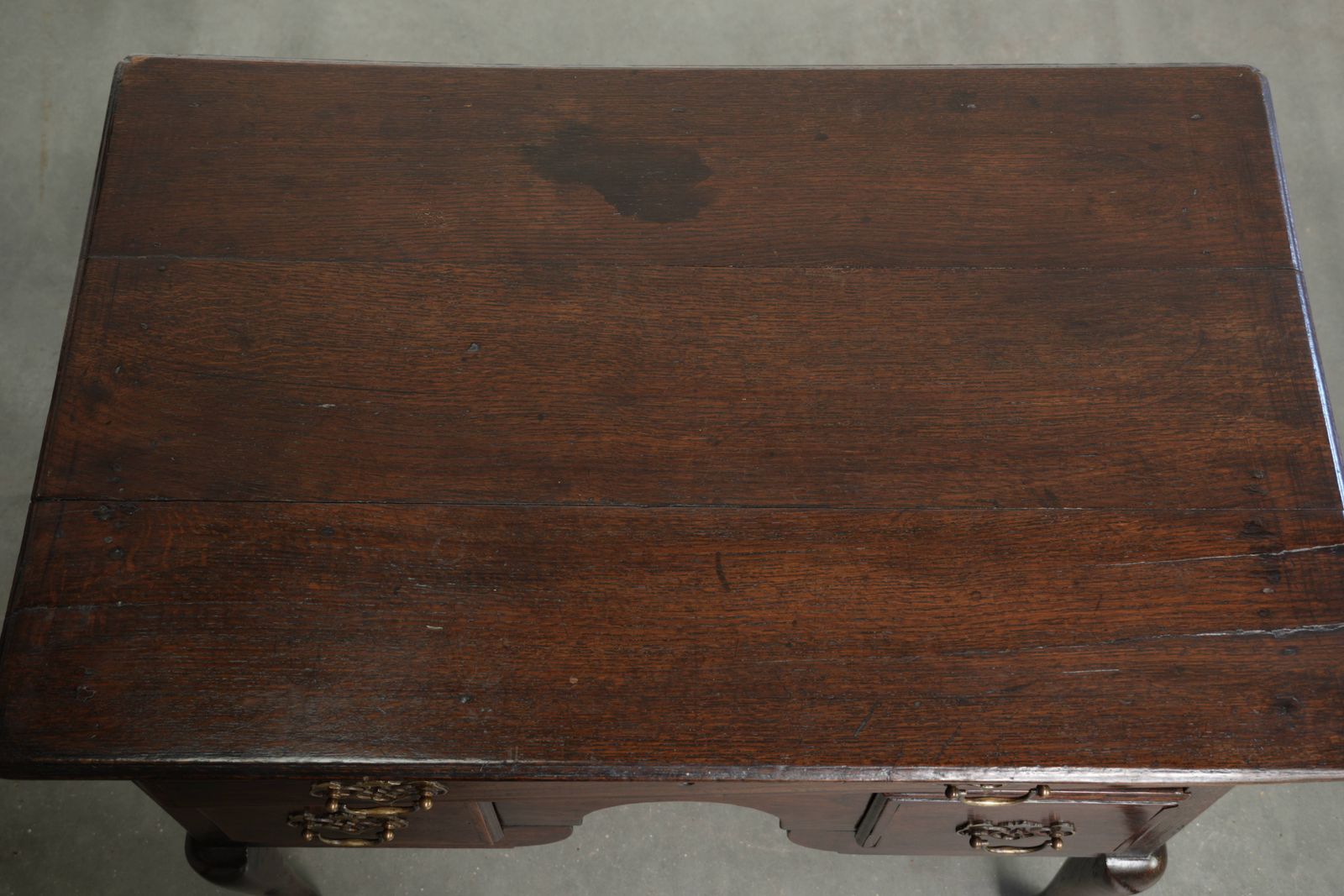Elegant 18th Century English Oak Lowboy/Side Table With A Luxurious Appearance photo buy