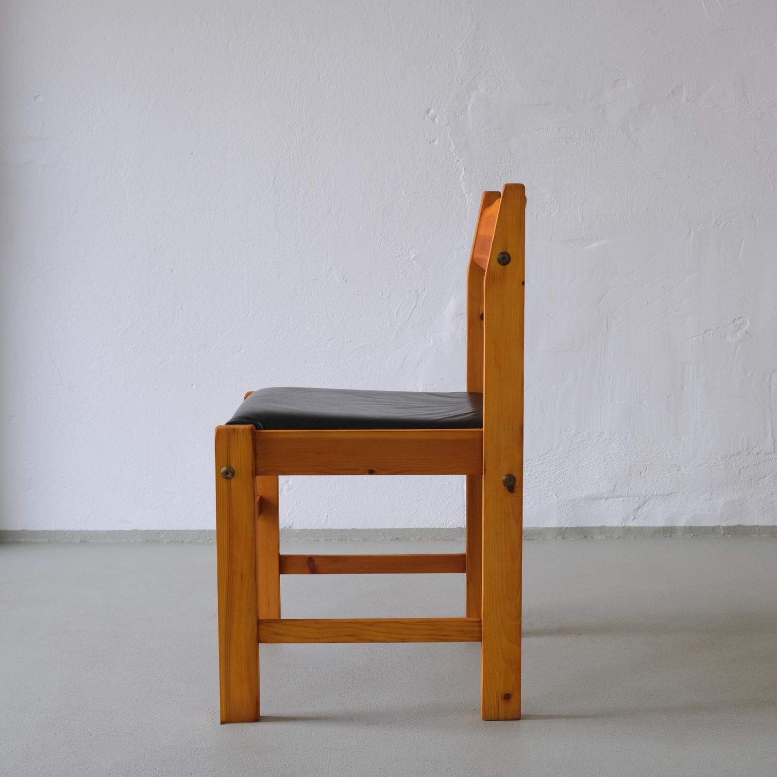 6 Minimalistische Massief Grenen Stoelen | jaren 1970 photo Meubels