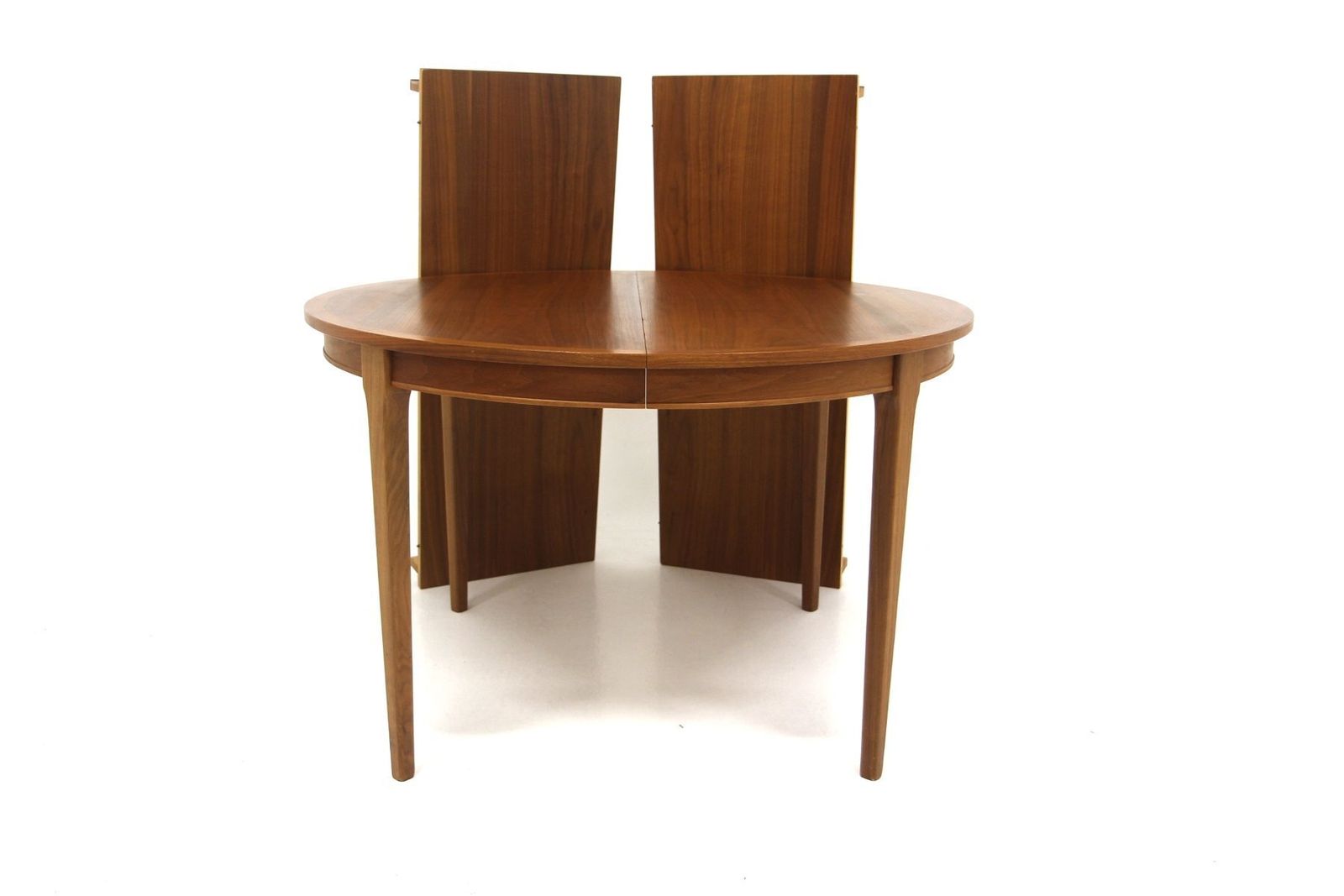 Table à manger scandinave en noyer, Suède, 1960