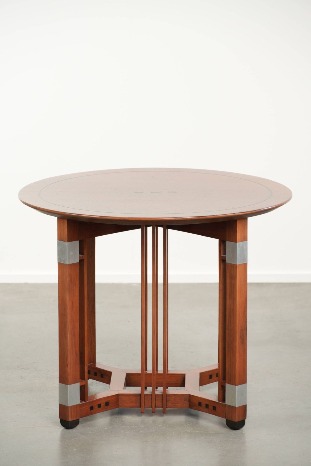 Fraai bijzettafeltje in art deco stijl photo furniture