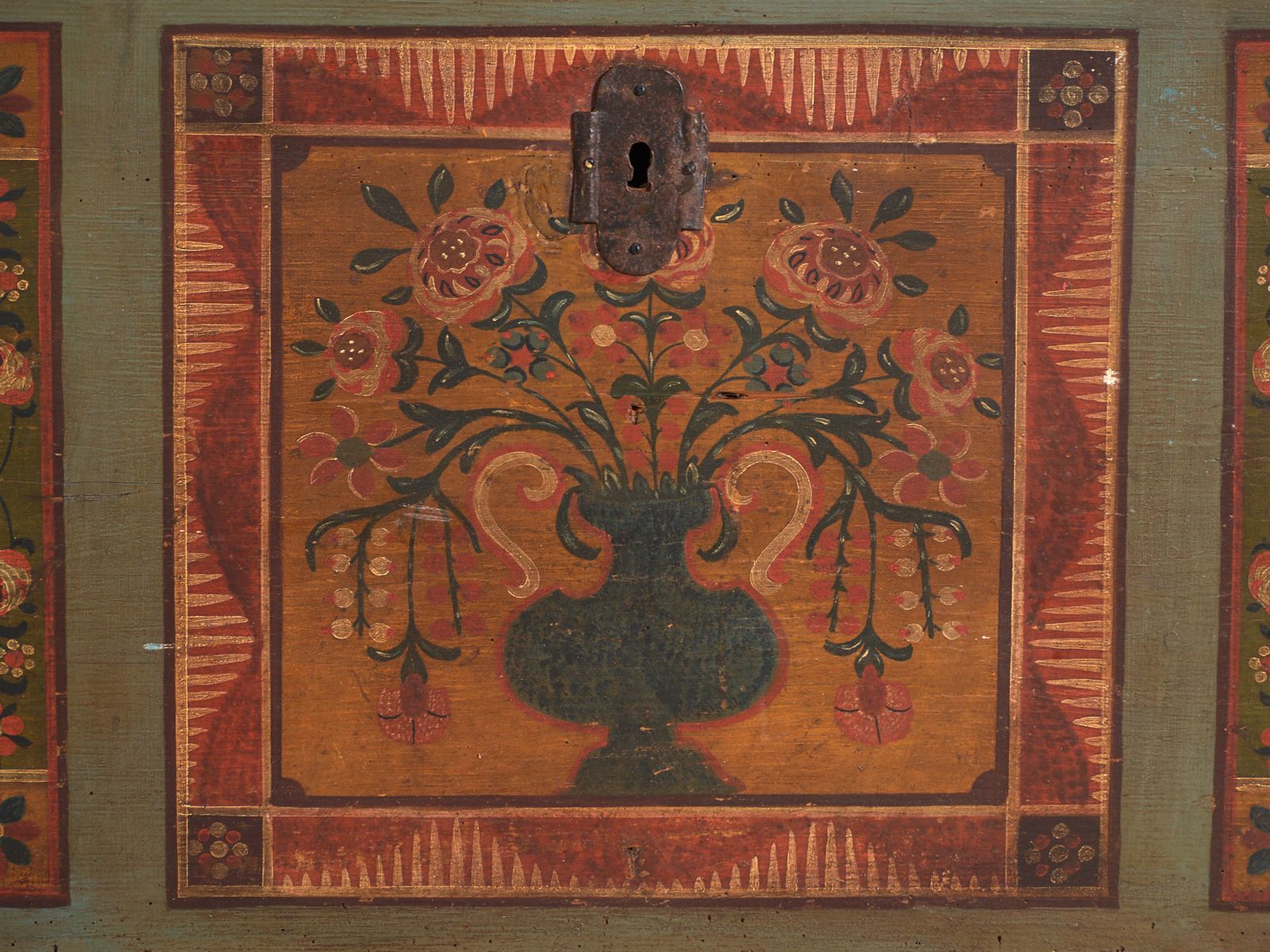 Mobilier Coffre de mariage d'époque en pin polychrome - Europe centrale, vers 1850 photo