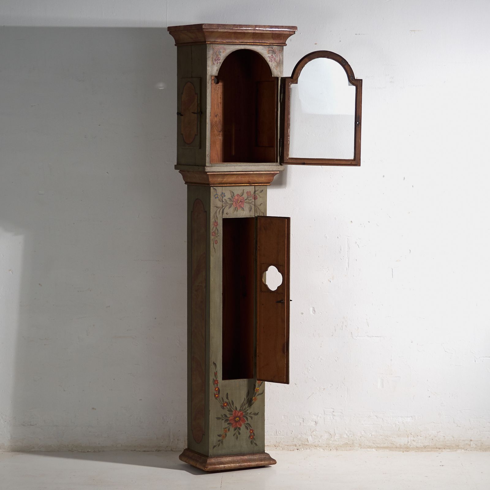 Caisse de horloge de parquet d'époque en pin peint - Europe centrale, vers 1850 photo Décoration
