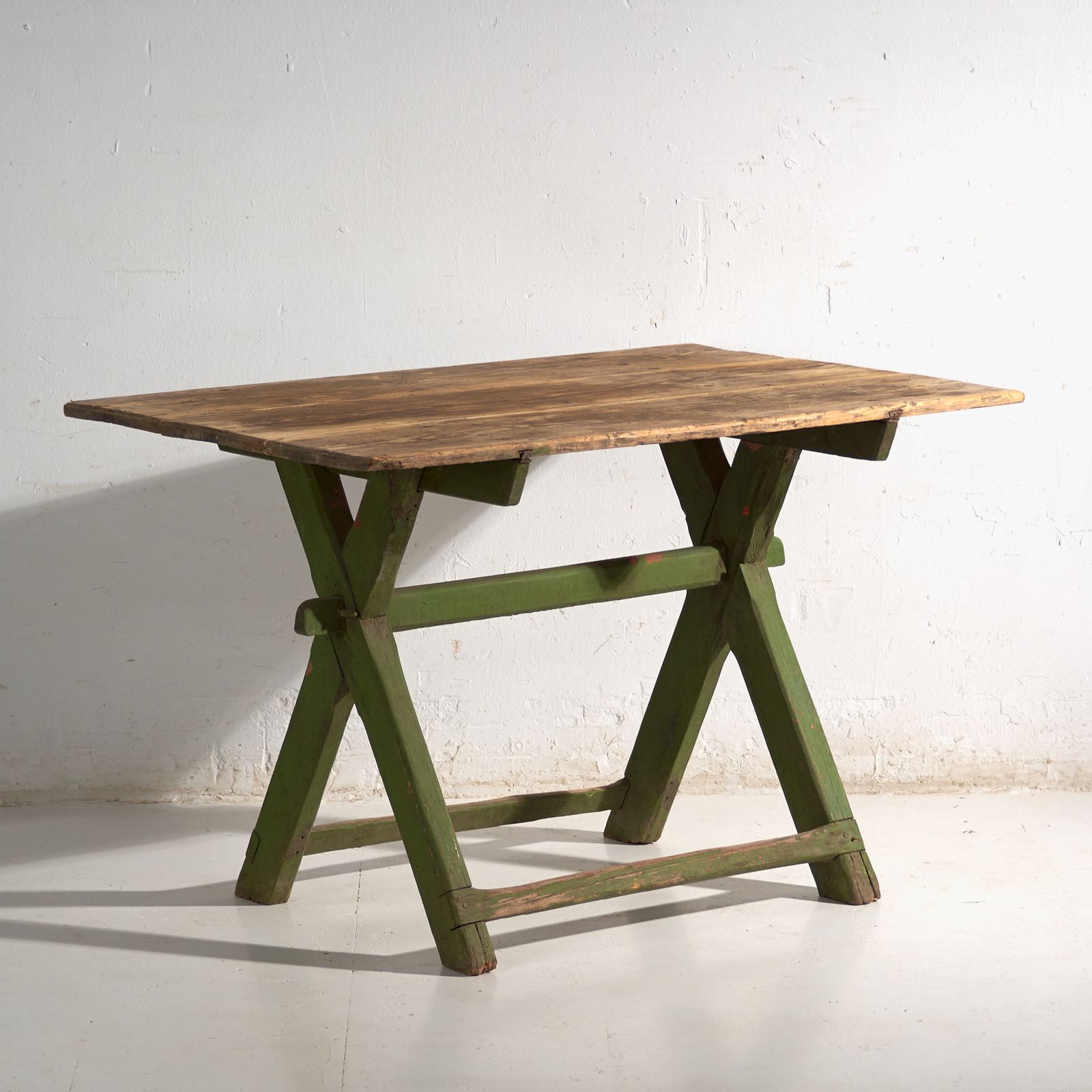 Table à tréteaux d'époque en bois de pin, Europe centrale, vers 1900