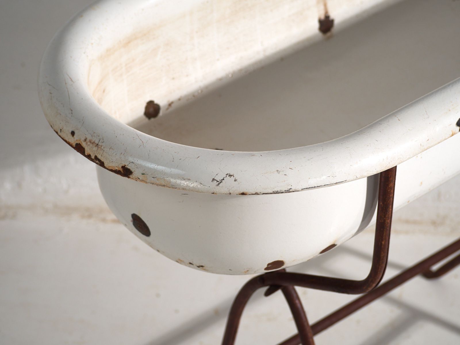 Antique Bathtub In Enamelled Iron – Central Europe, Circa 1950 #5 photo Garden Decor