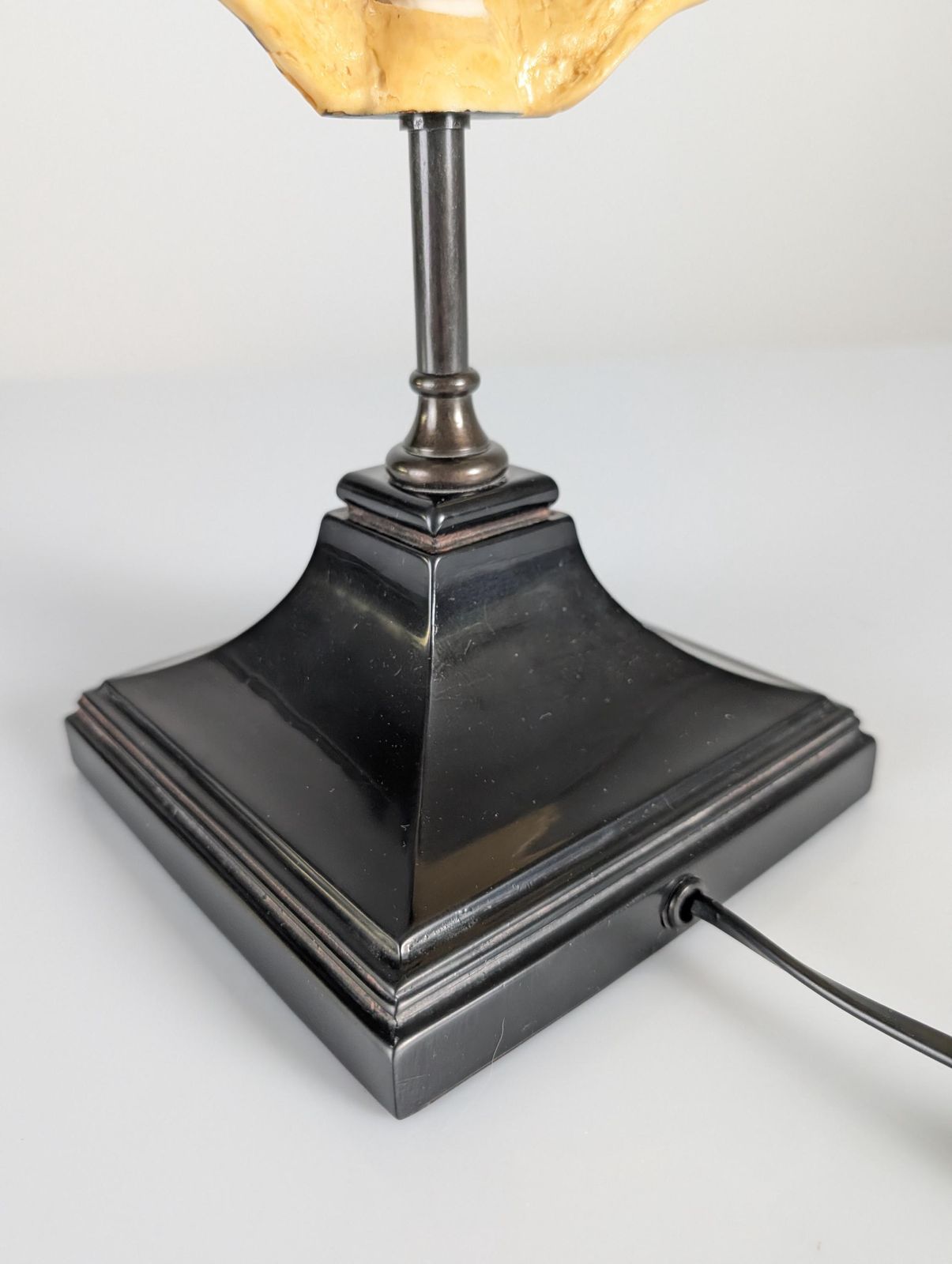 photo furniture Turtle Shell Table Lamp In Resin, Maison Jansen, 1970s