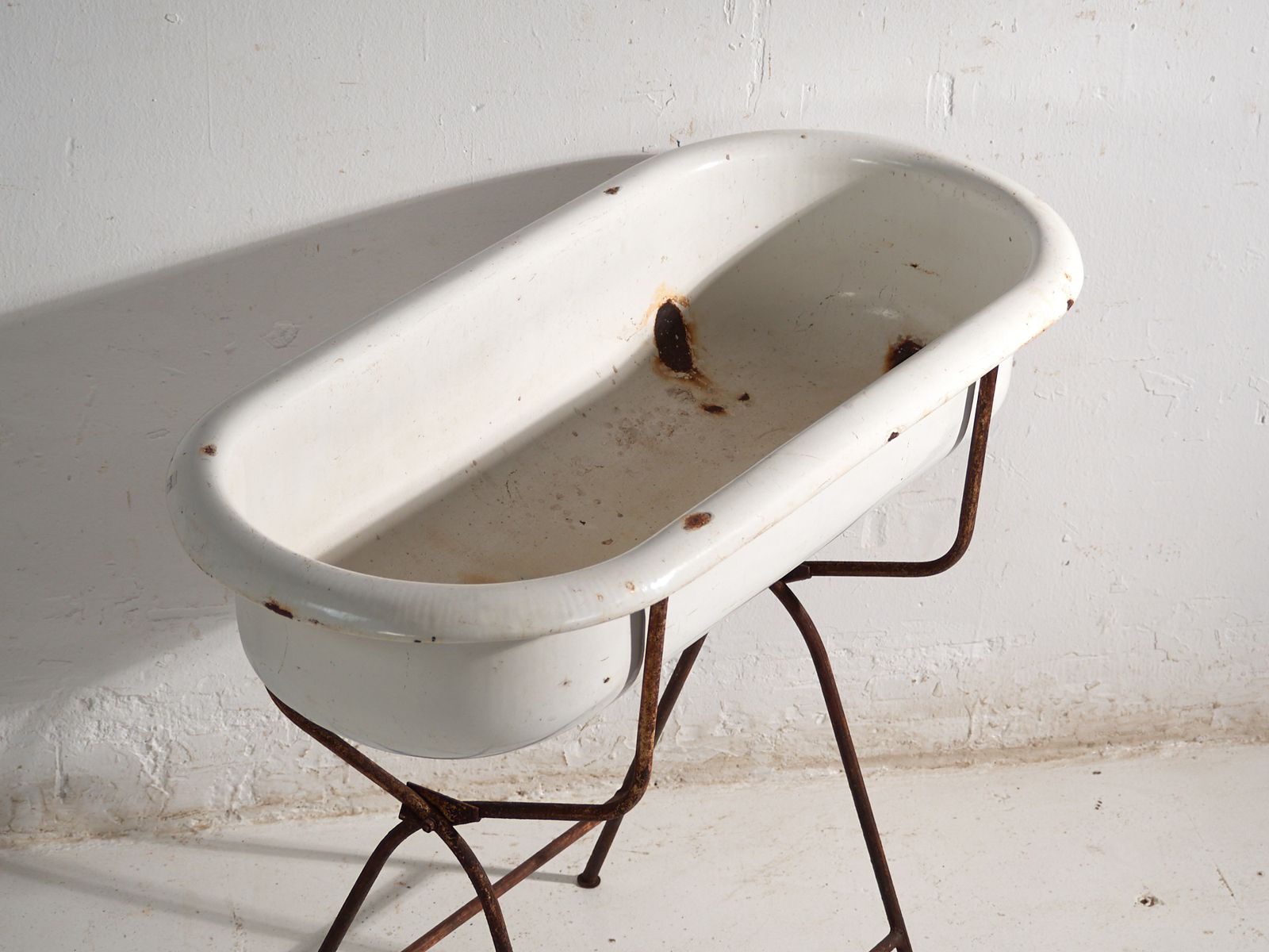 Baignoire d'époque en tôle d'acier émaillée - Europe centrale, vers 1950 #3 photo furniture