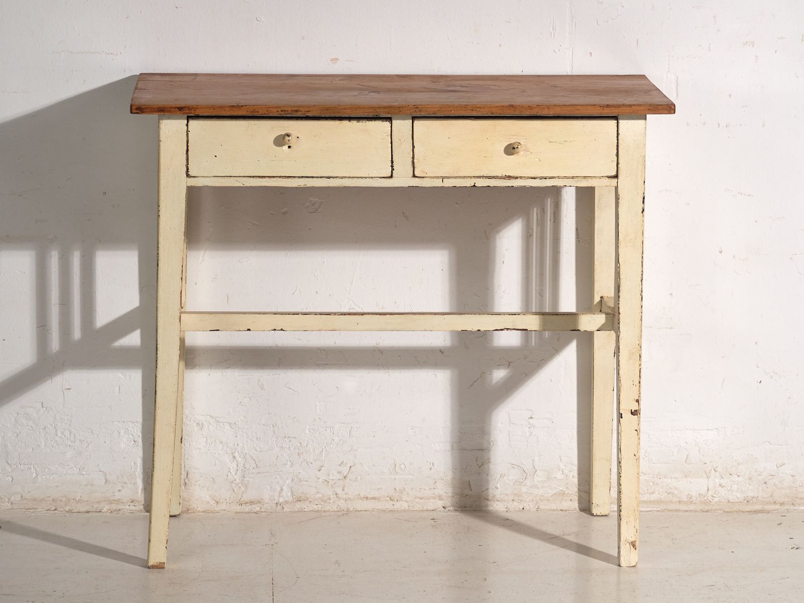 Table d'époque à deux tiroirs en pin - Europe centrale, vers 1910 photo buy