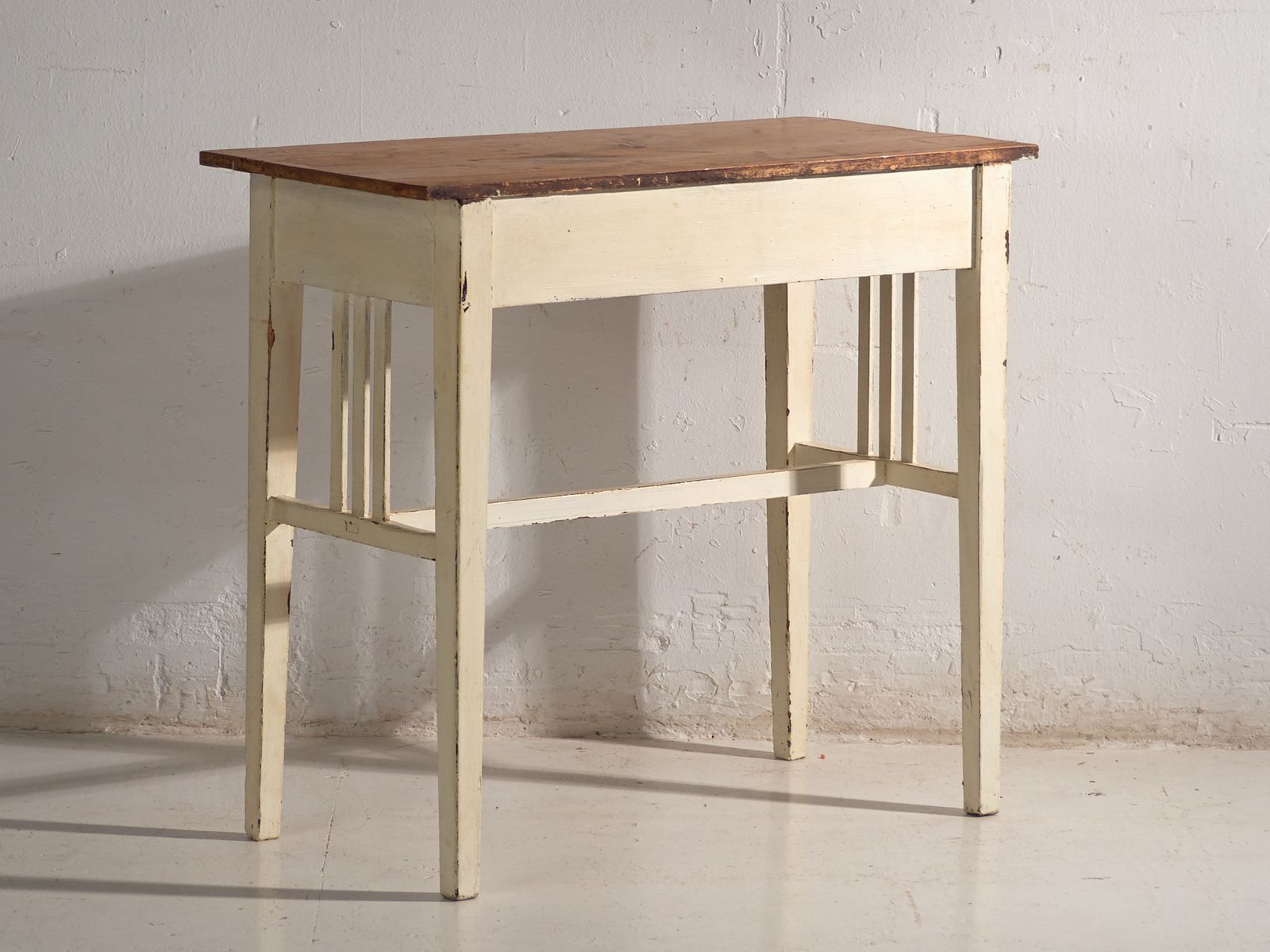 734.0 Table d'époque à deux tiroirs en pin - Europe centrale, vers 1910 photo