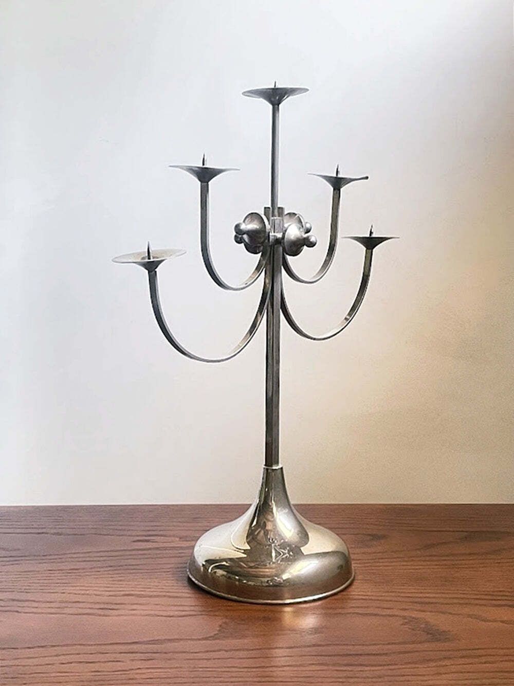 Sculpturale vijfarmige metalen kandelaar, Attila Demcsik, Hongarije, ca. 1980 photo furniture