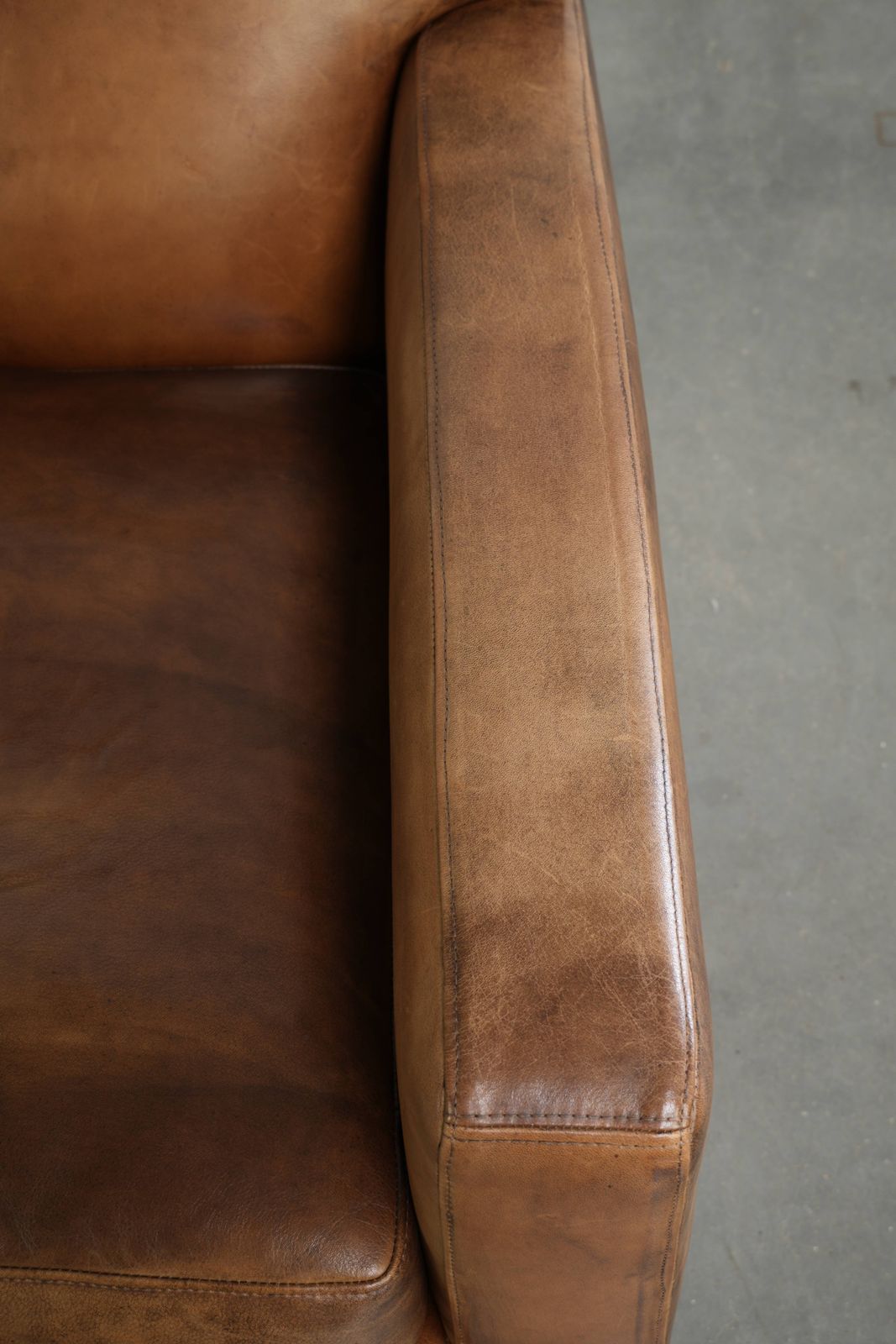 Strak Vormgegeven Designer Fauteuil van Schapenleer photo vintage