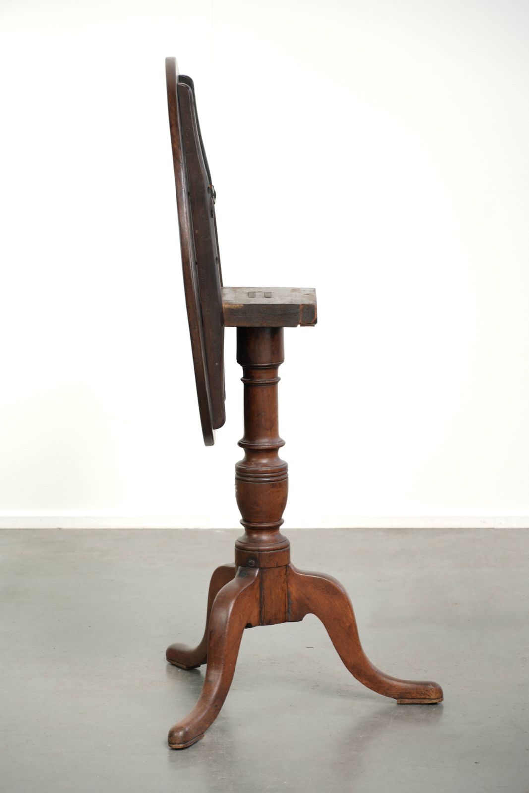 Lovely Antique English Tilt Top Table With Very Beautiful Colors And A Beautiful Patina photo 613.0