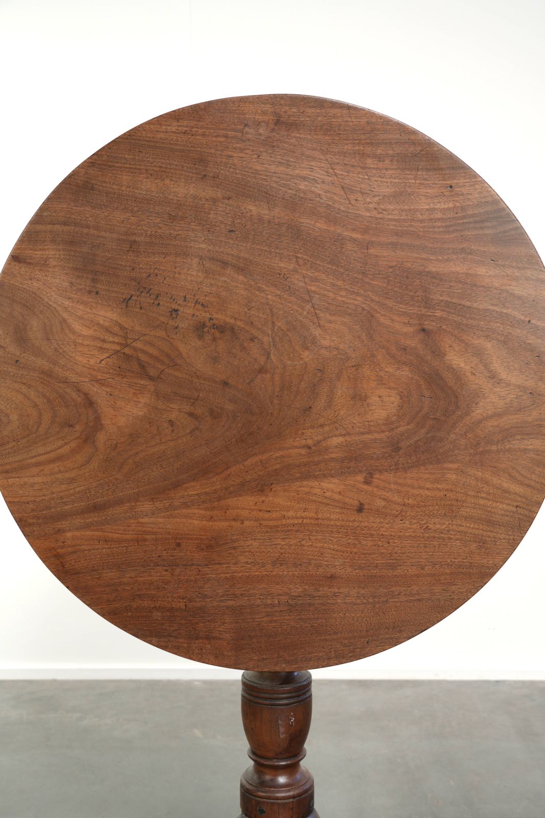 Lovely Antique English Tilt Top Table With Very Beautiful Colors And A Beautiful Patina photo vinterior