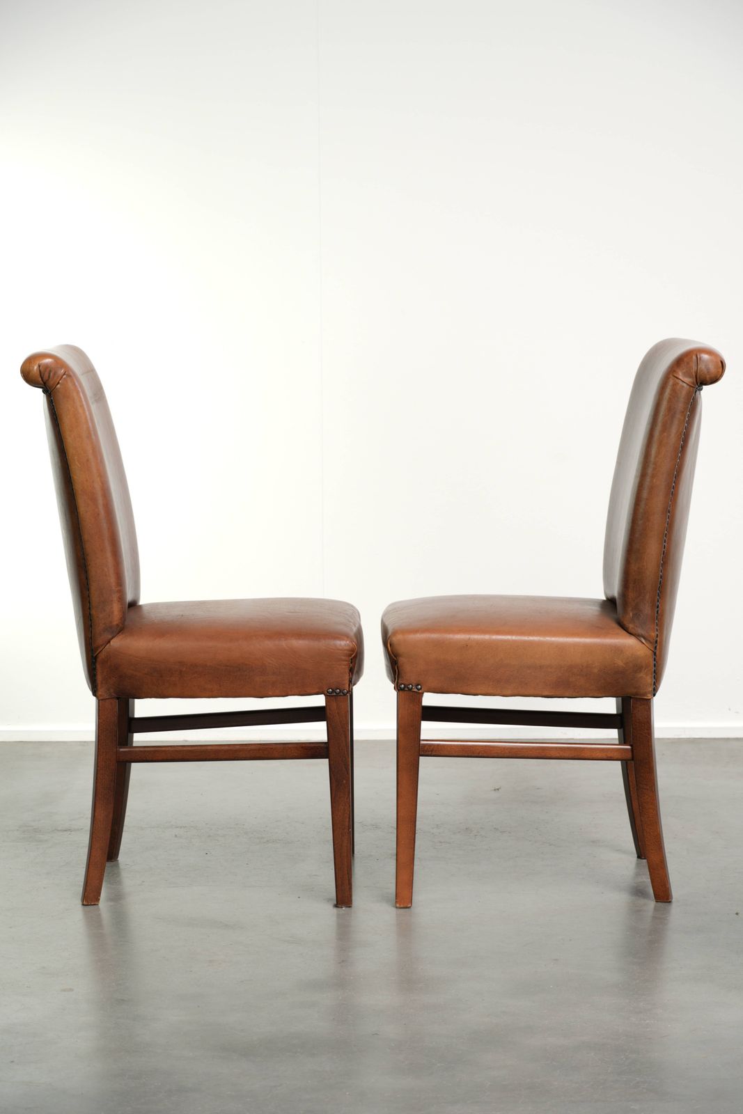 Set van 6 schapenleren eetkamerstoelen in een mooie cognackleur met fraaie patina photo for sale