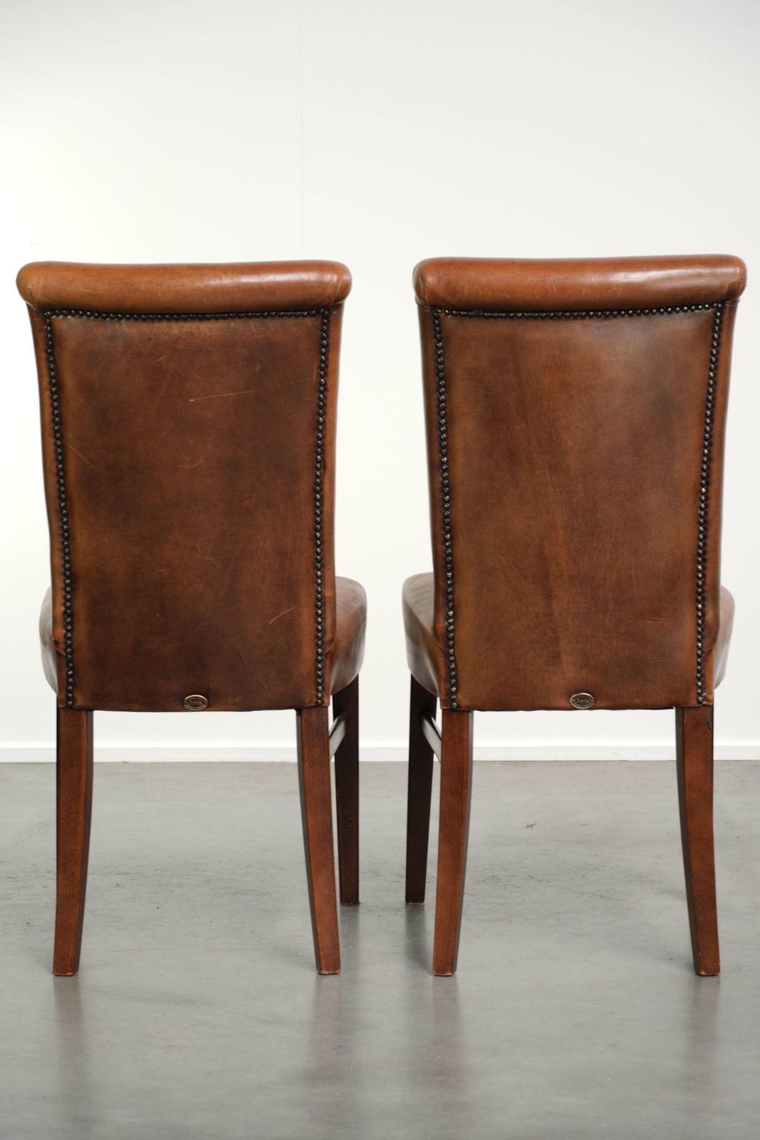 Set van 6 schapenleren eetkamerstoelen in een mooie cognackleur met fraaie patina photo Meubels