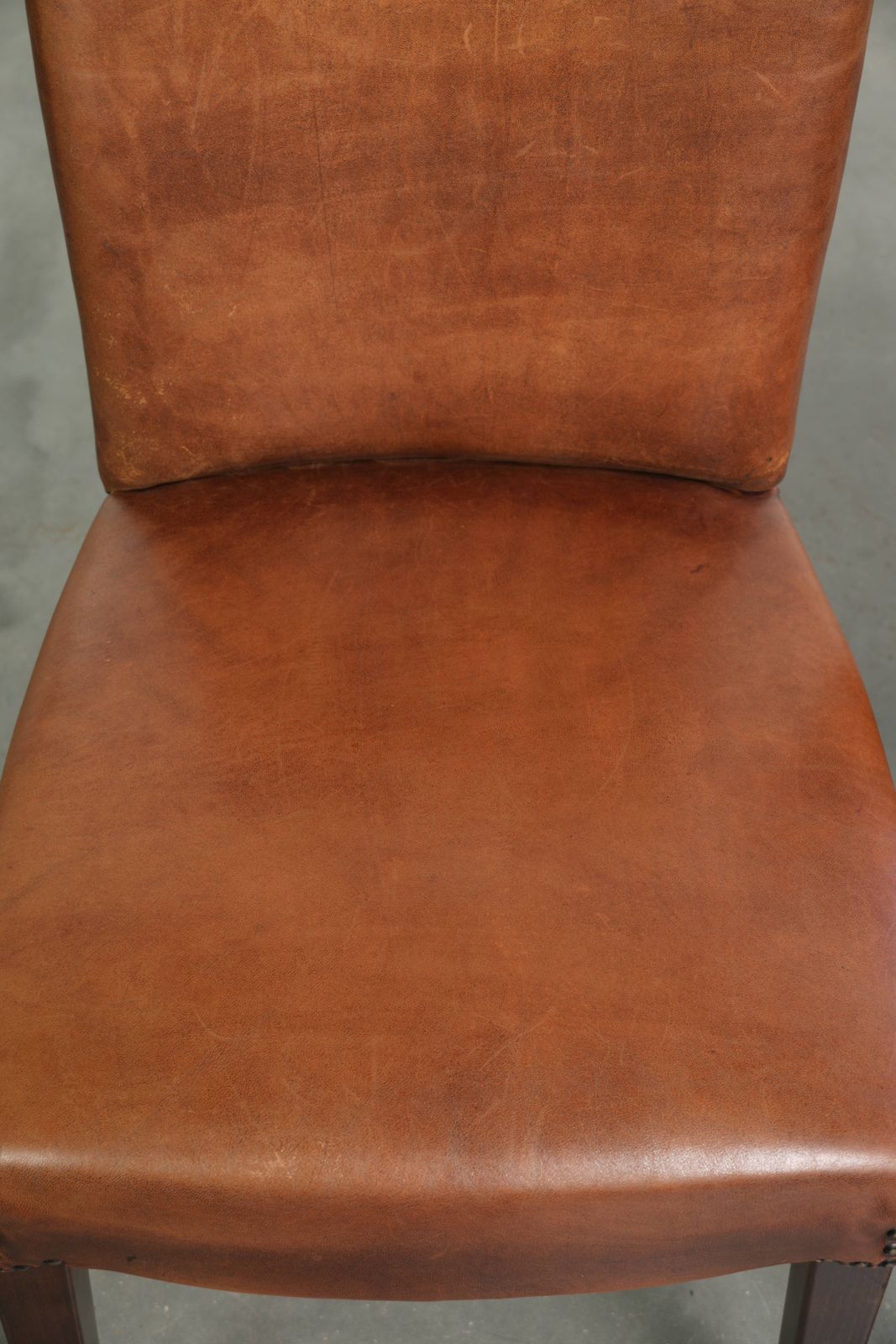 Meubels Set van 6 schapenleren eetkamerstoelen in een mooie cognackleur met fraaie patina photo