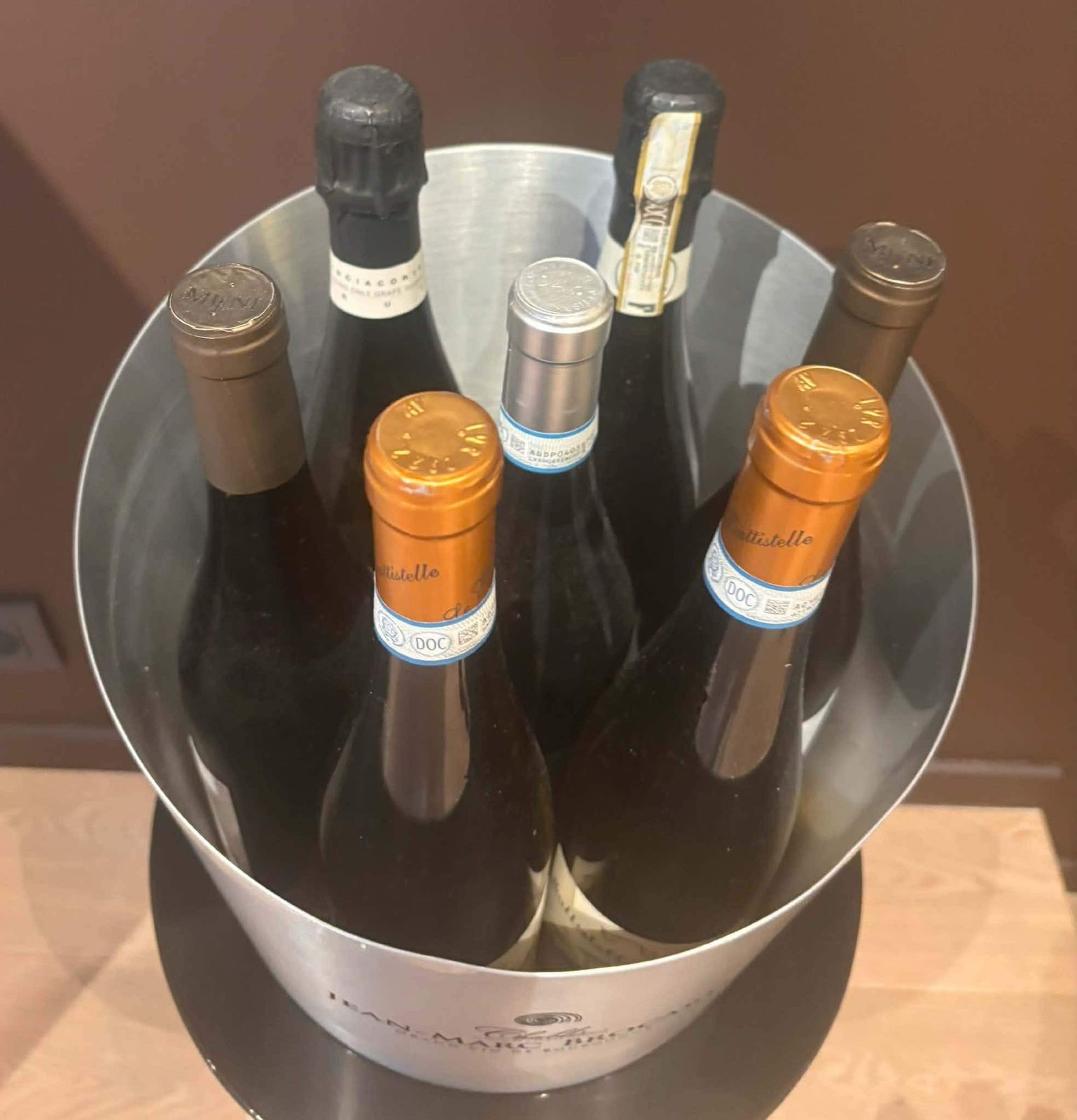 Seau à vin Jean-Marc Brocard Chablis grand format 7 bouteilles en acier inoxydable, seau à champagne, art de la table Bourgogne photo vinterior