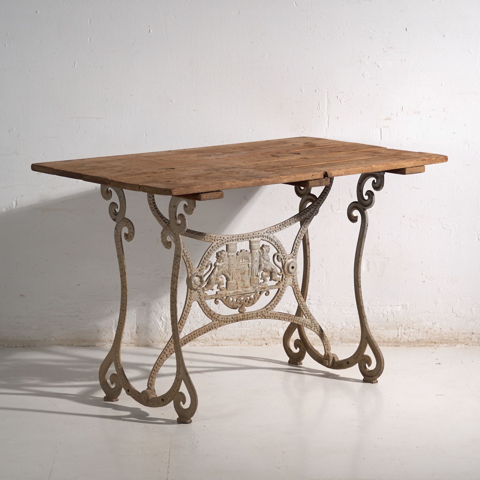 Table de jardin d'époque en fonte, Europe centrale, vers 1900