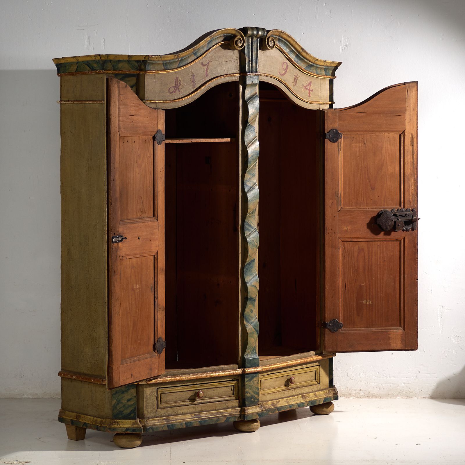 6410.0 Armoire baroque d'époque peinte en pin, Empire austro-hongrois, 1794 photo