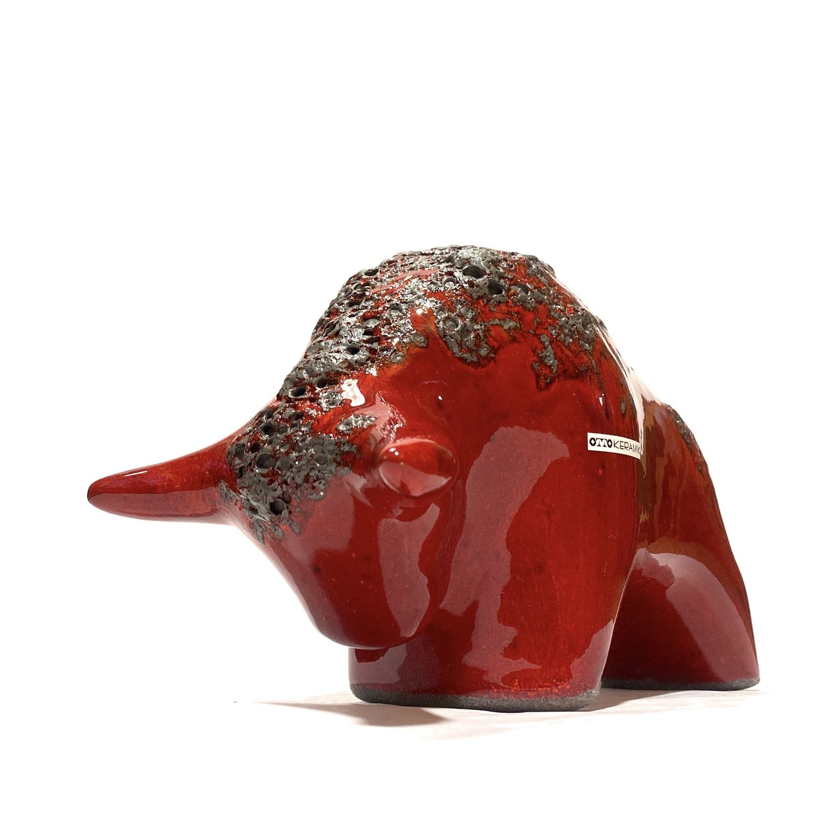 Otto Keramik stier in rode fat lava glazuur, West German Pottery stijlsculptuur photo furniture