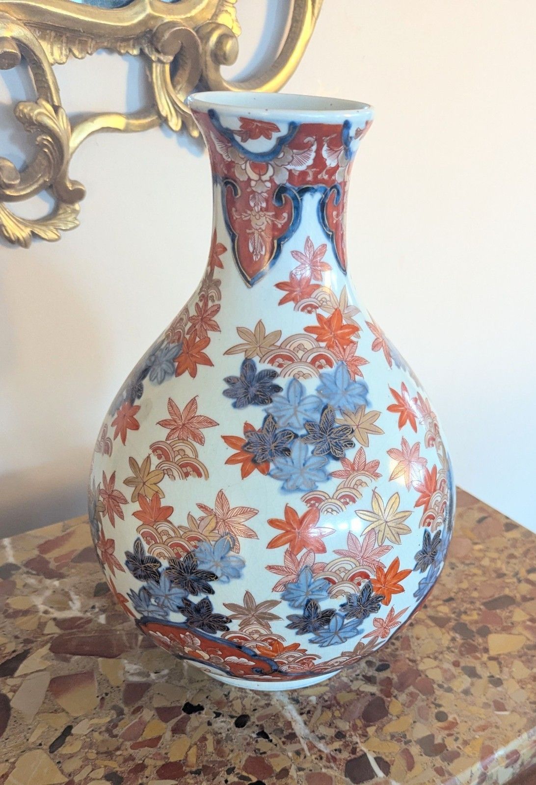 495.0 Vase Imari japonais à long col, époque Meiji 1868 1912, livraison disponible 0377. photo