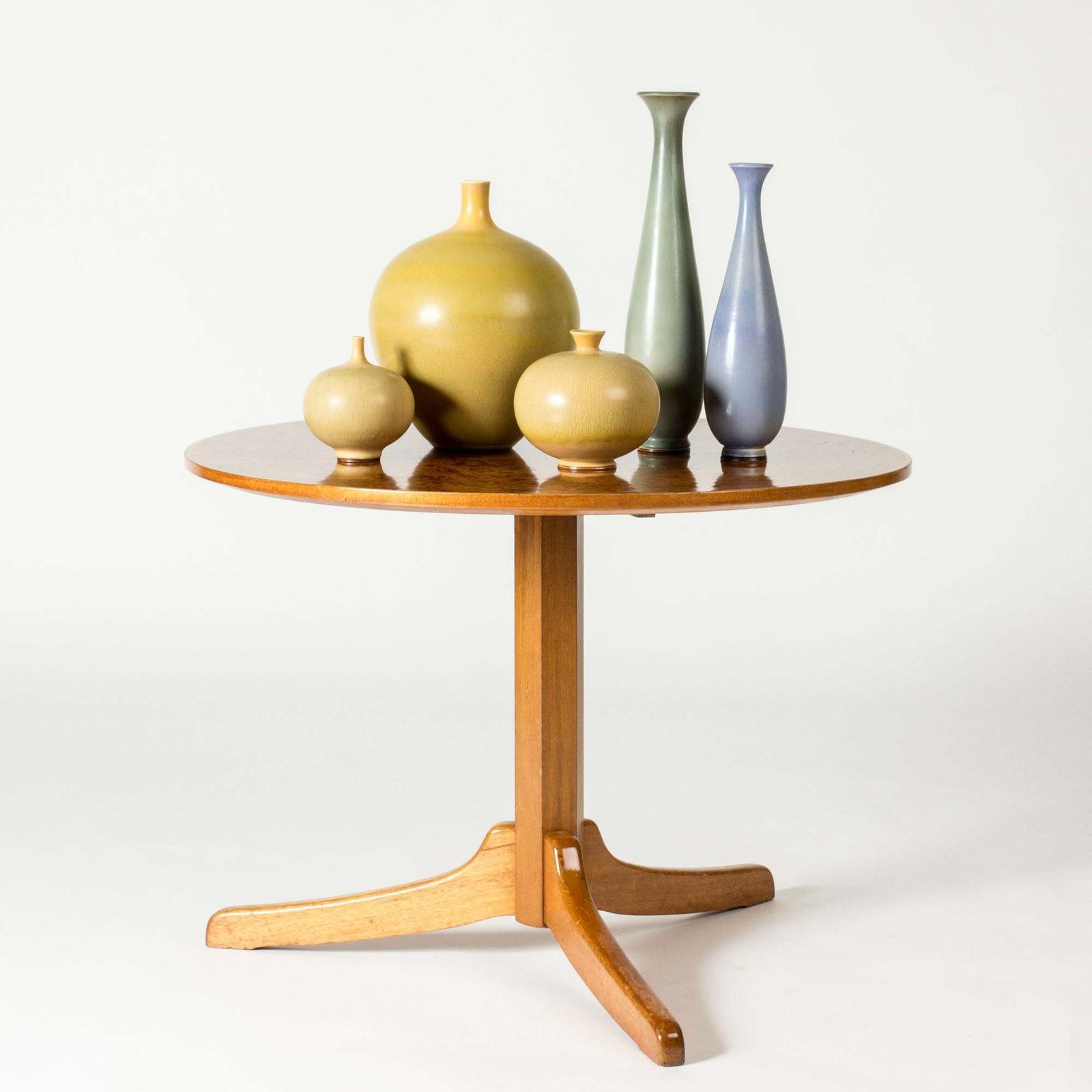 photo furniture Table basse mid-century en acajou par Josef Frank pour Svenskt Tenn, Suède, années 1940