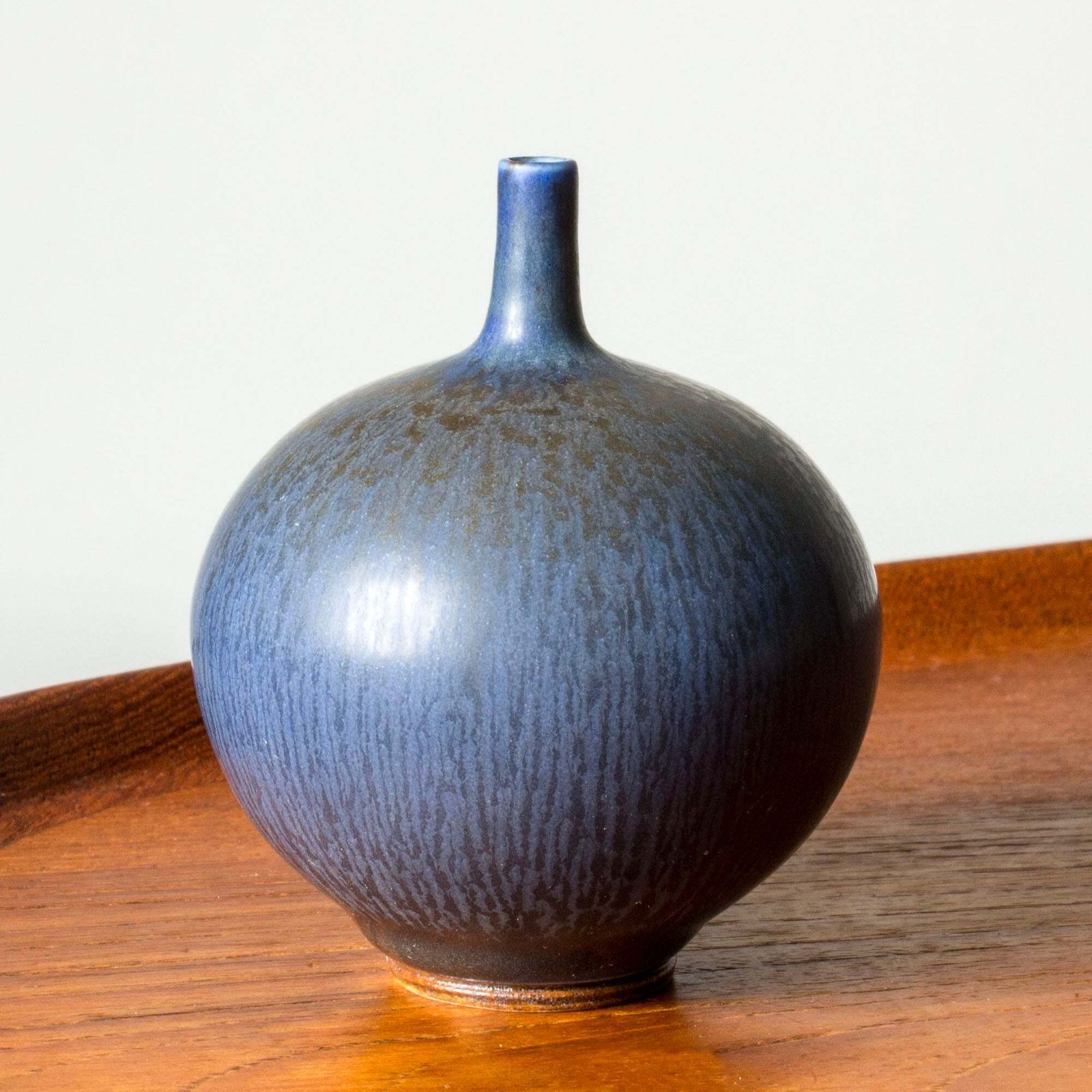 Vase en grès mid-century par Berndt Friberg, Gustavsberg, Suède, 1966 photo furniture