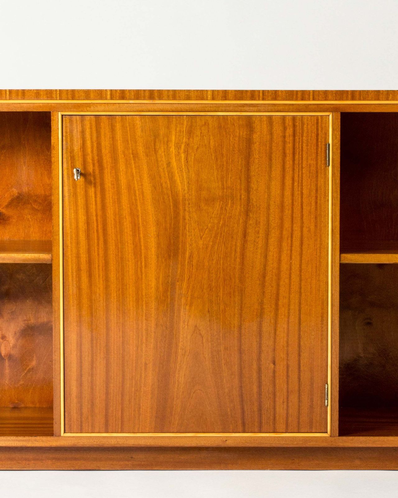 Swedish Modern mahonie boekenkast of dressoir, AB Robert Ditzinger photo vintage