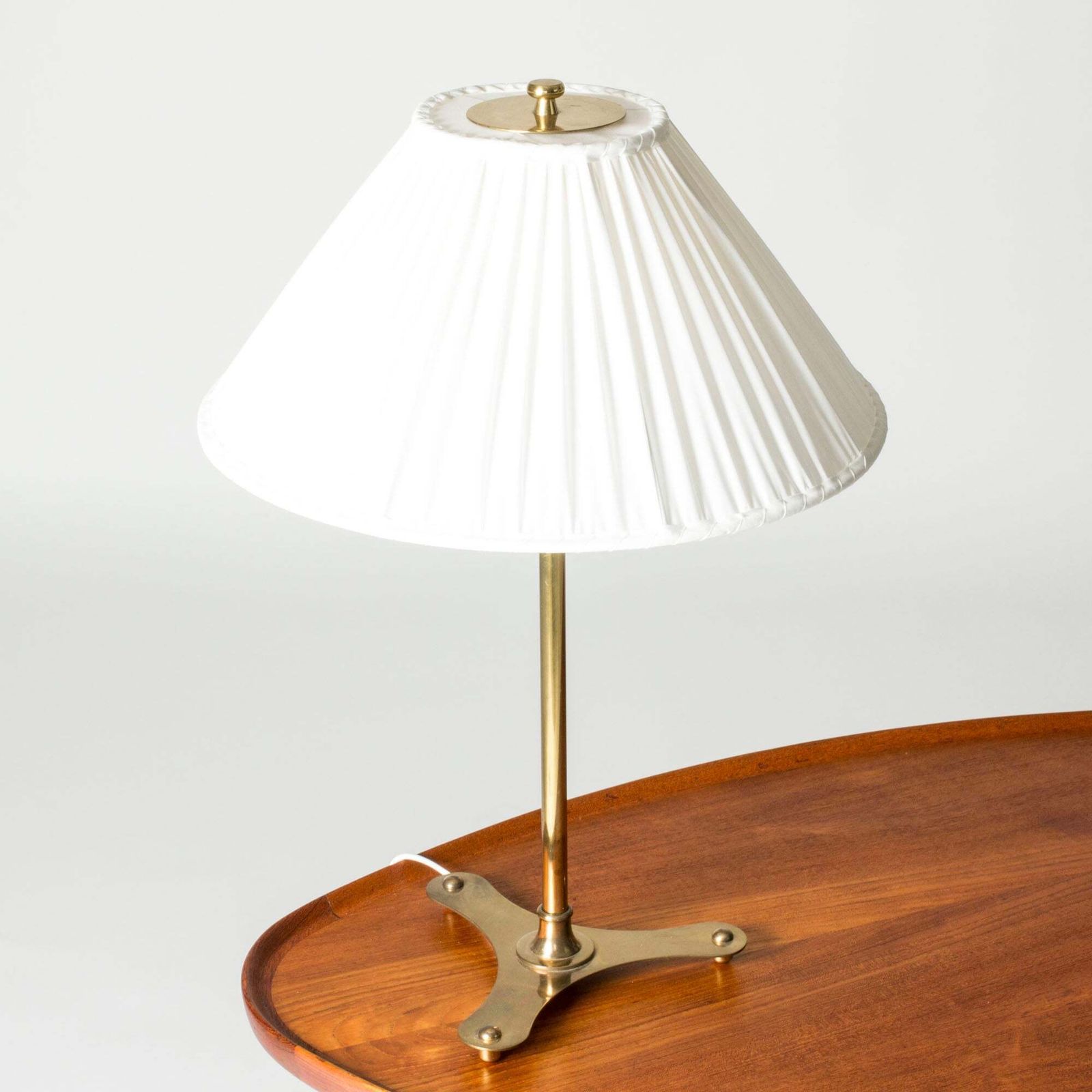 Swedish Modern Messing Tafellamp van Josef Frank voor Firma Svenskt Tenn, jaren 1950 photo for sale