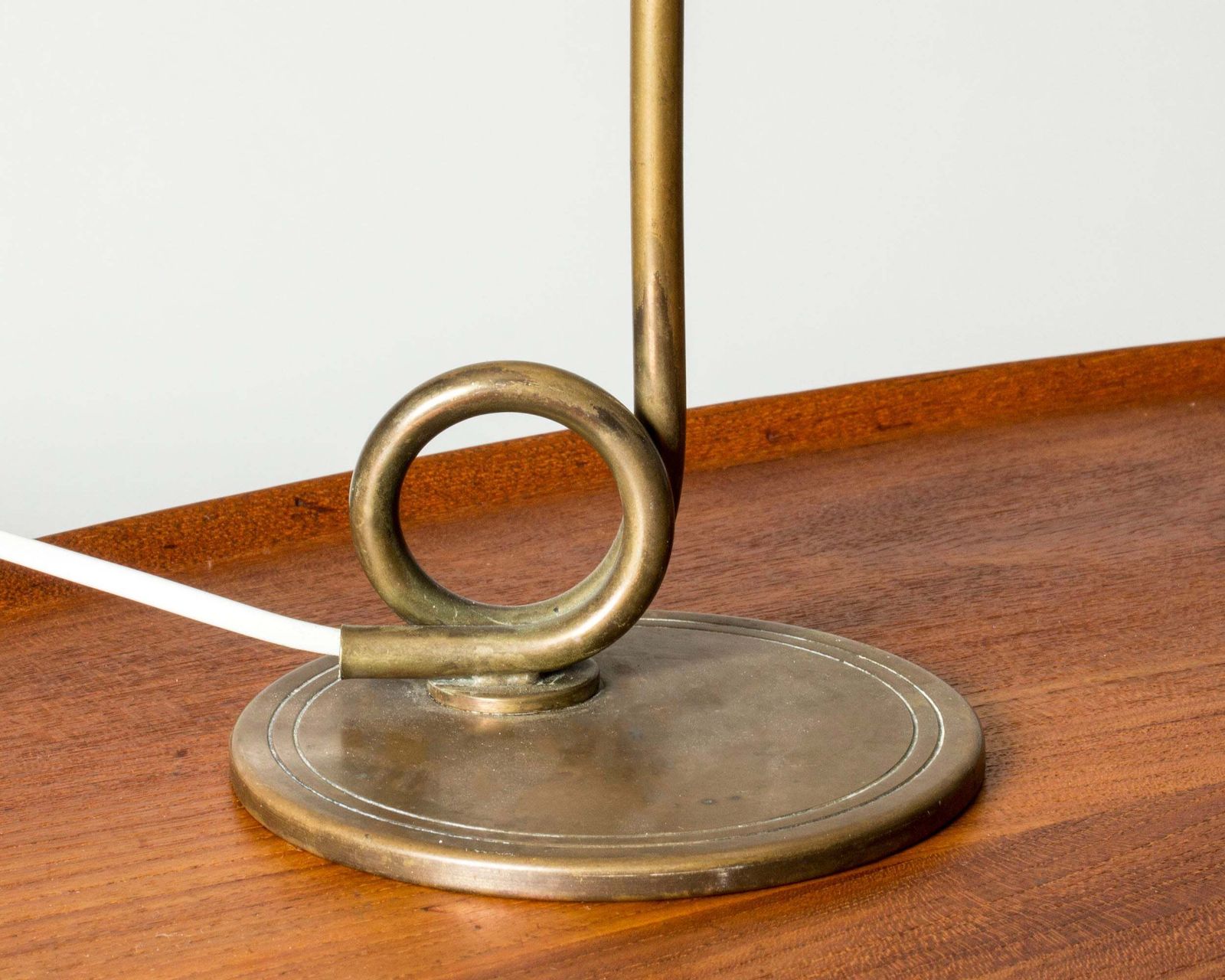 Swedish Modern Messing Tafellamp, Zweden, jaren 1940 photo vinterior