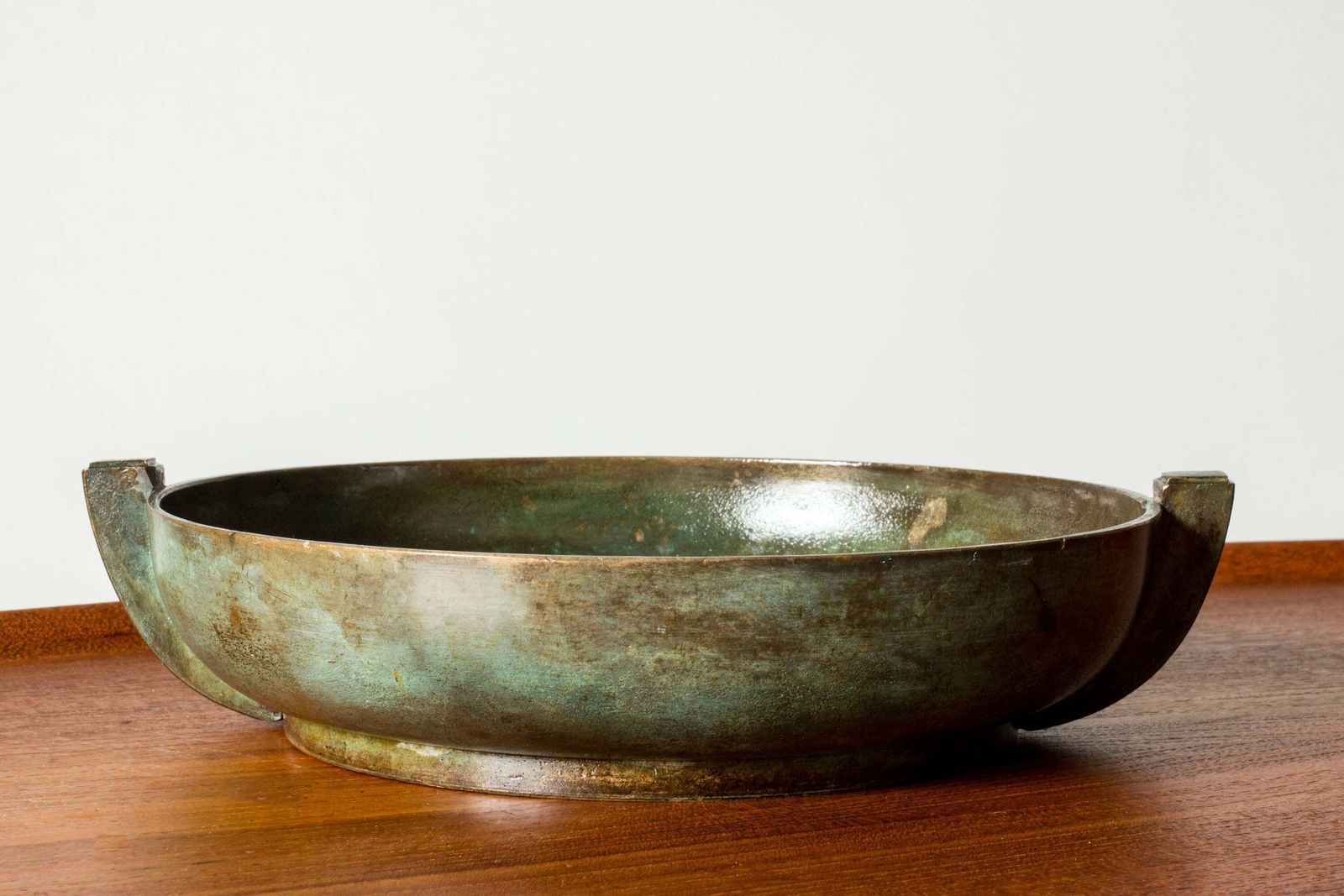 Coupe en bronze patiné moderniste suédoise GAB, années 1930 photo Décoration